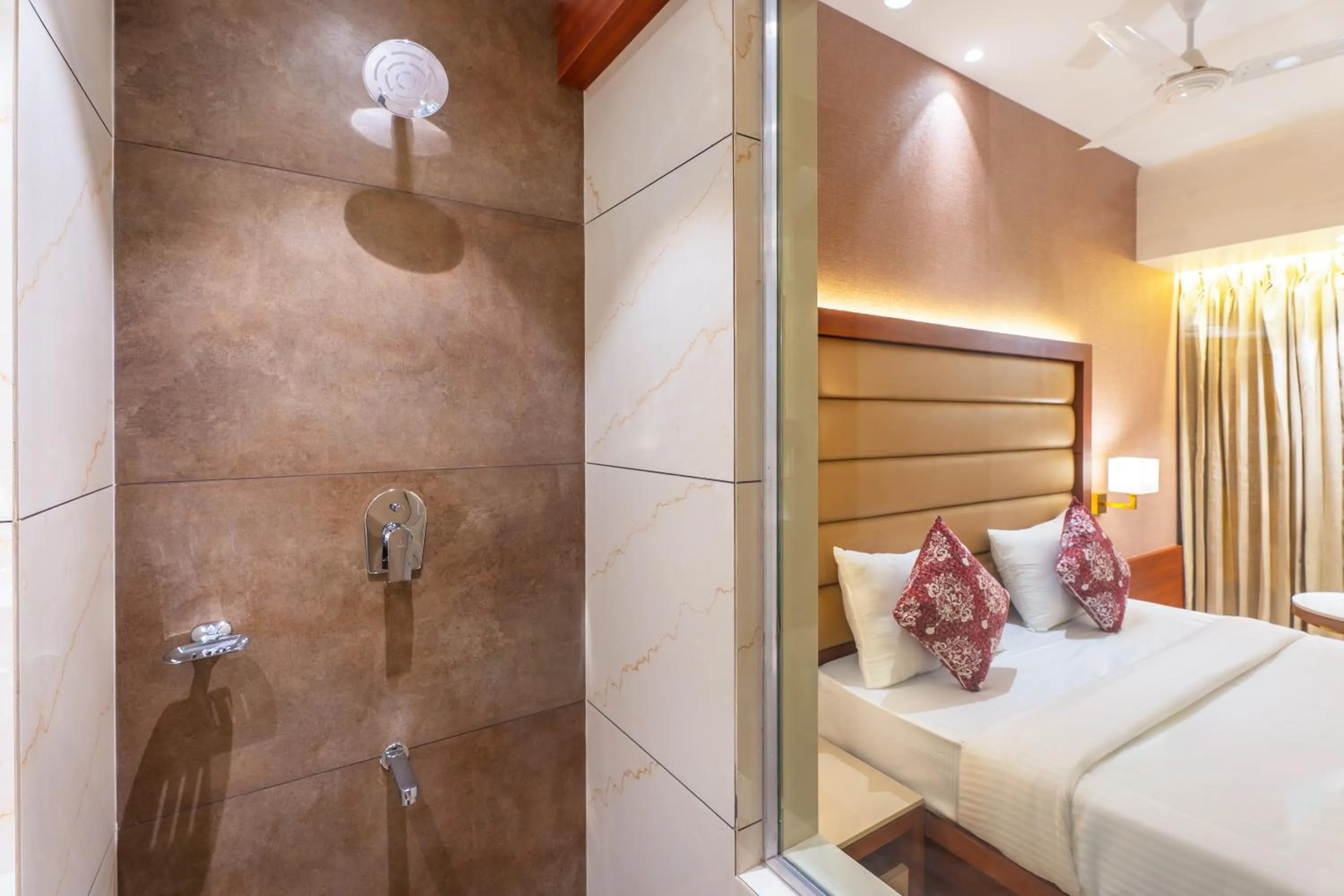 Shower, Bed in Hotel Supreme Comforts - Mumbai Airport