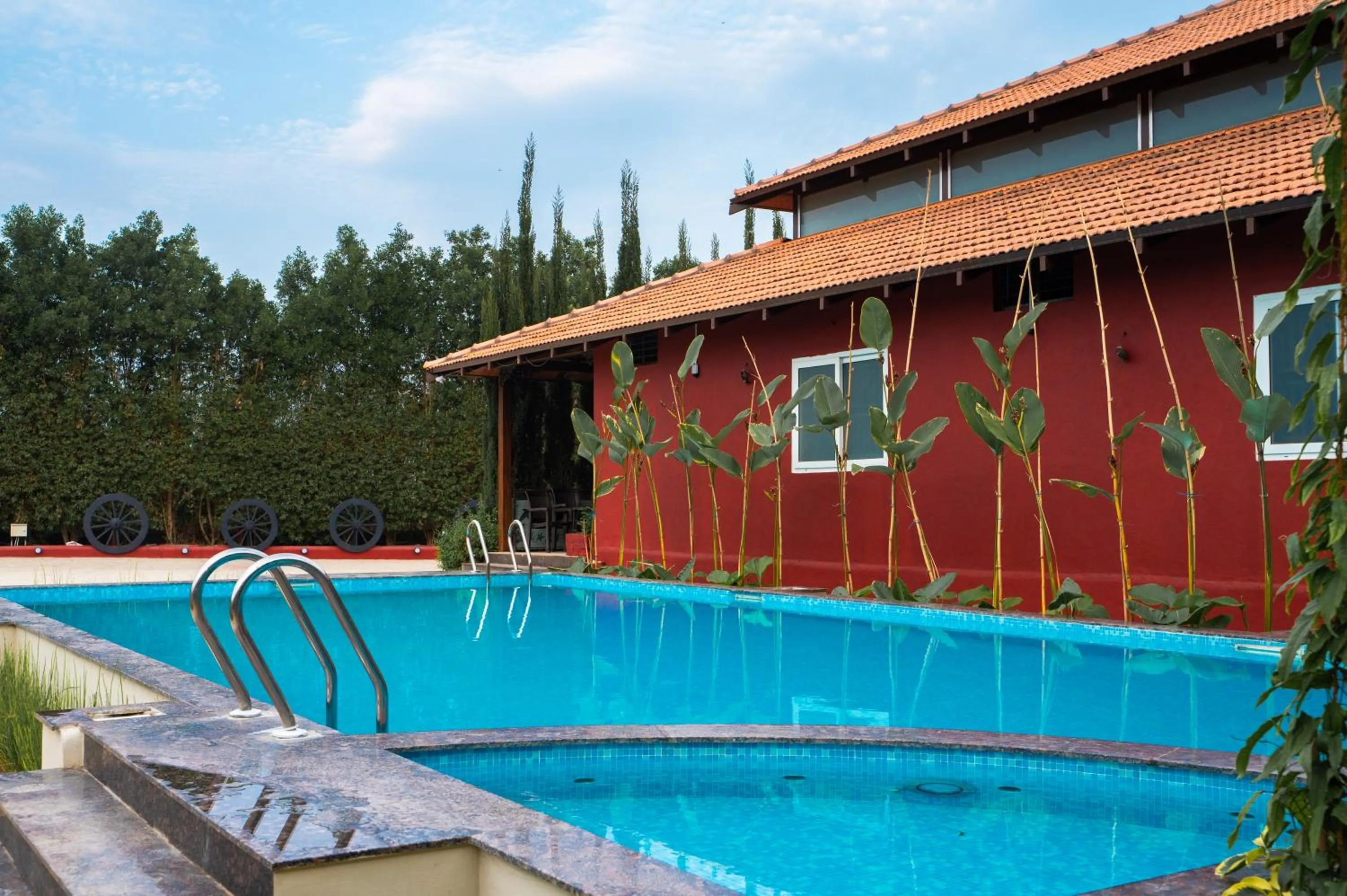 Swimming pool in Poojaris Nirantara - Mysuru