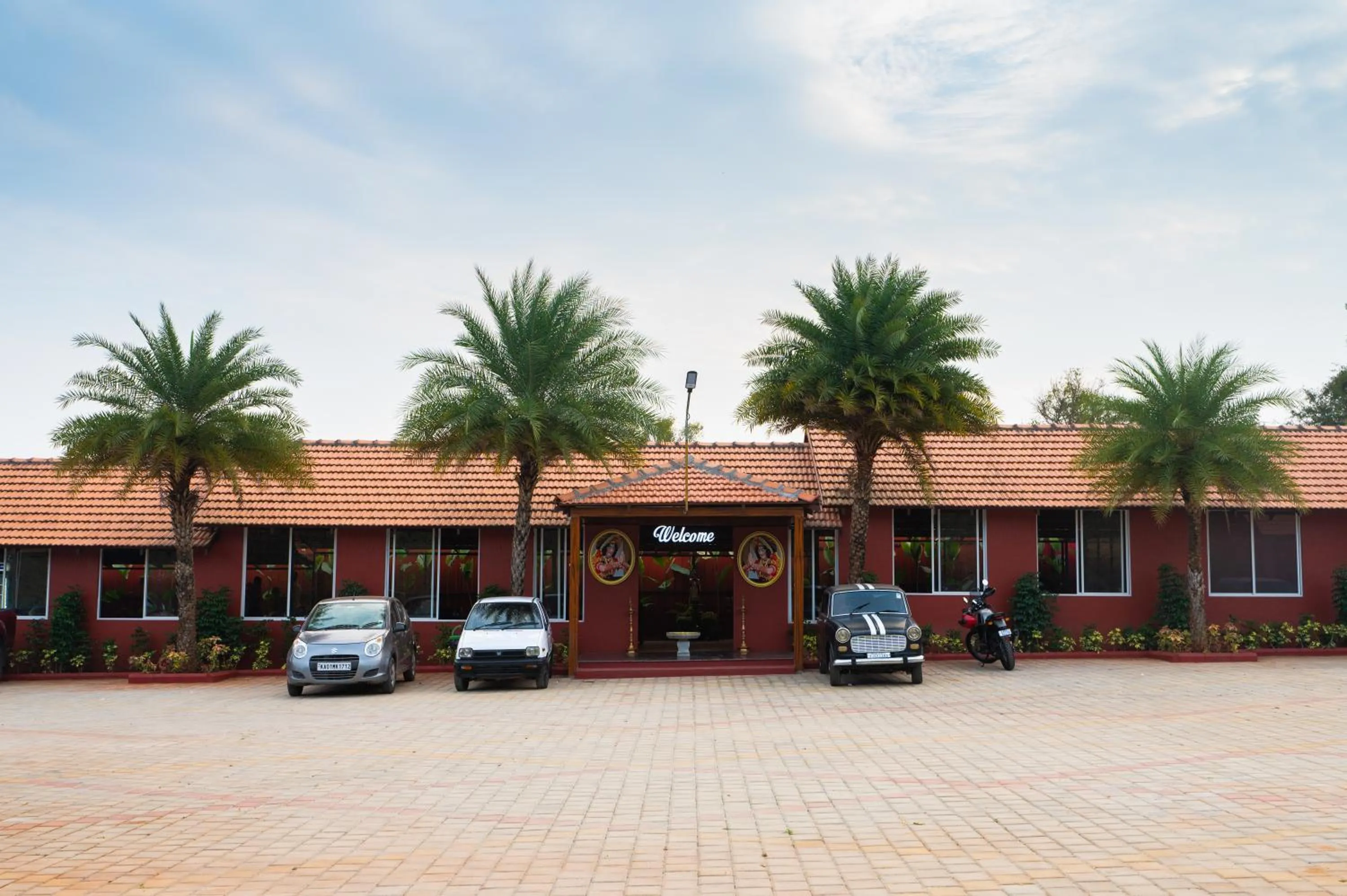 Parking in Poojaris Nirantara - Mysuru