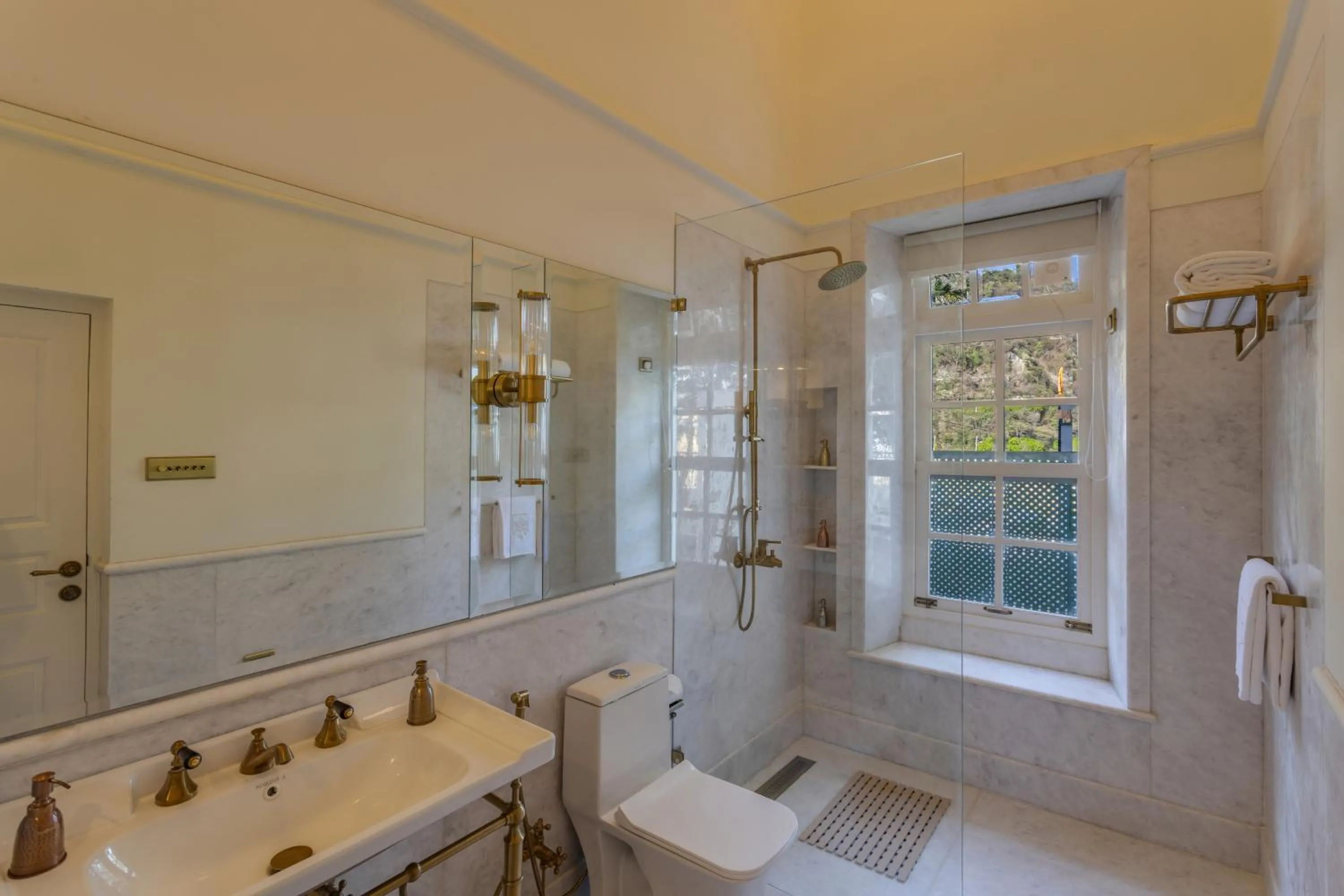 Toilet in Kinwani House - Araiya Anthology