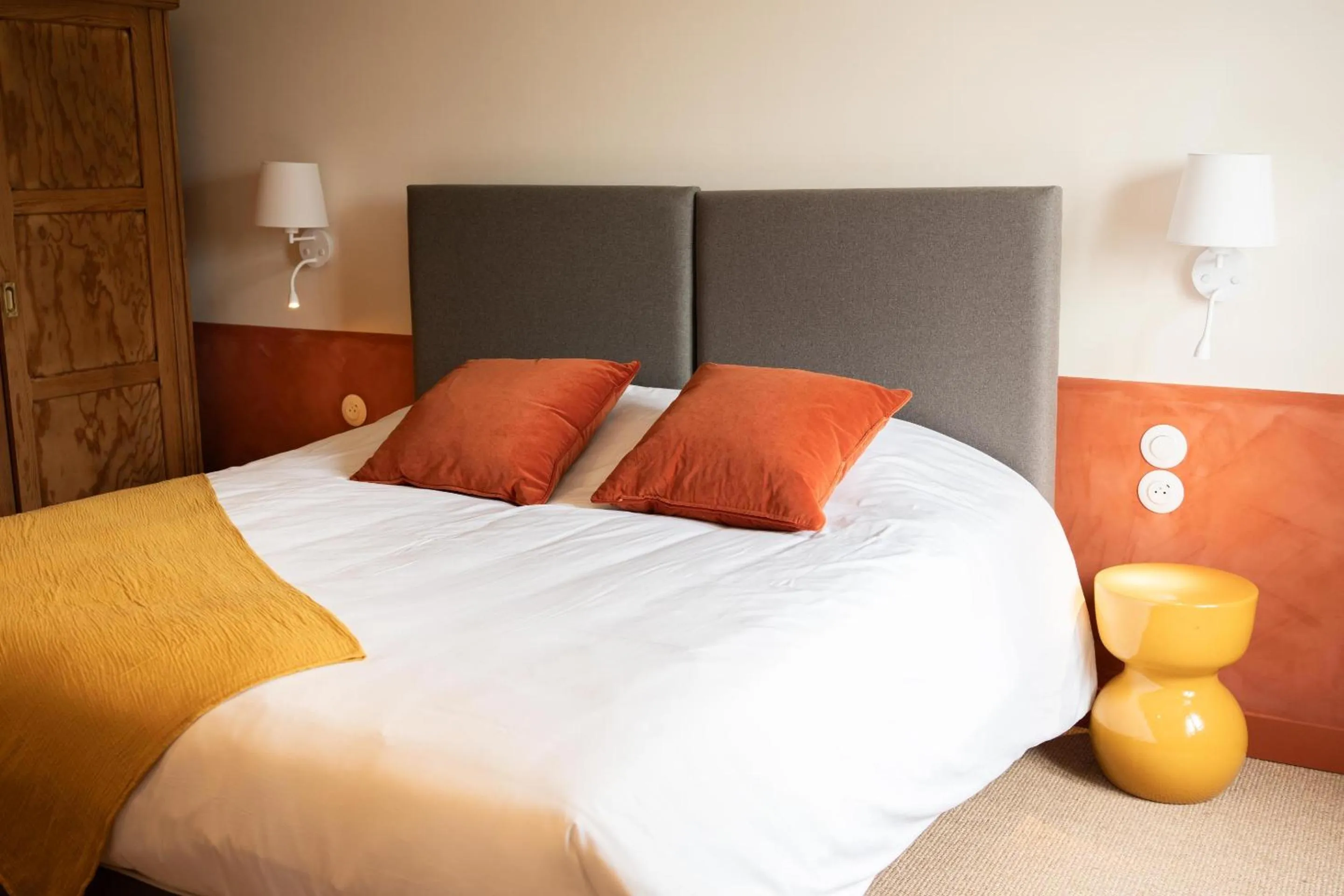 Bedroom, Bed in Kaliko