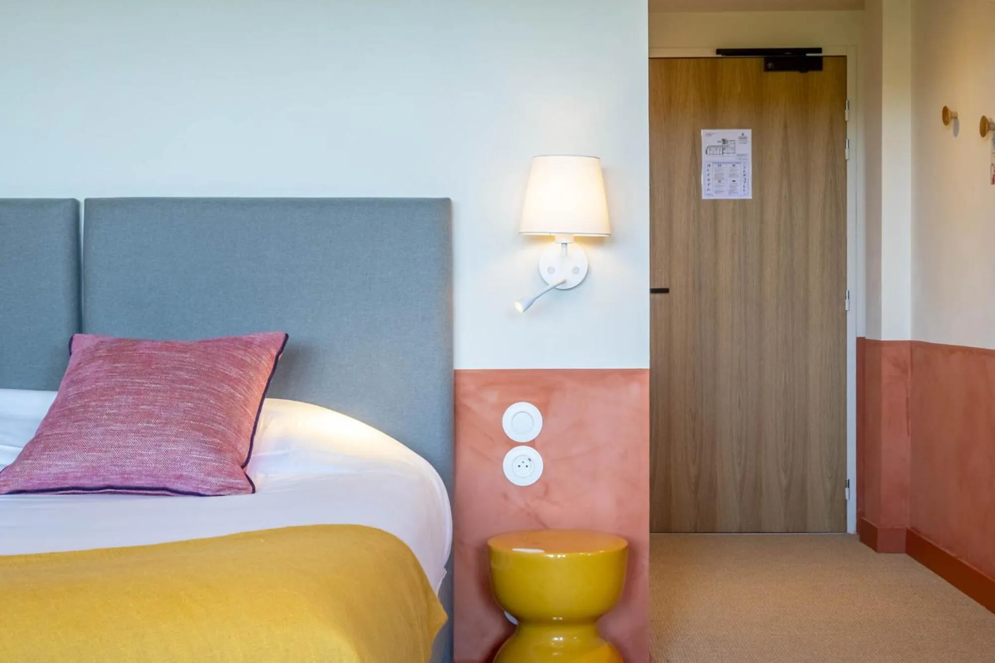 Bedroom, Bed in Kaliko