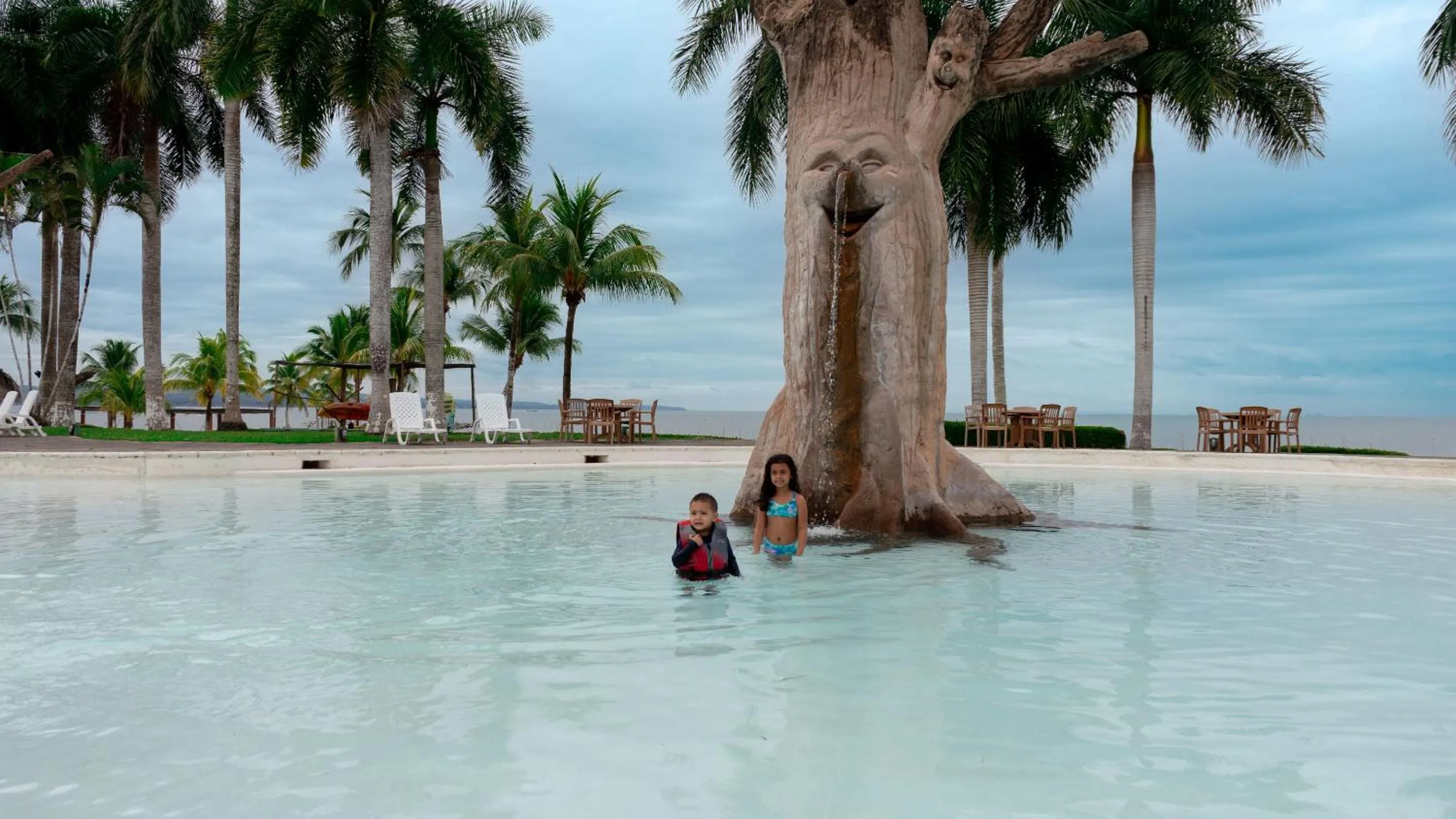Swimming pool in Amatique Bay Hotel