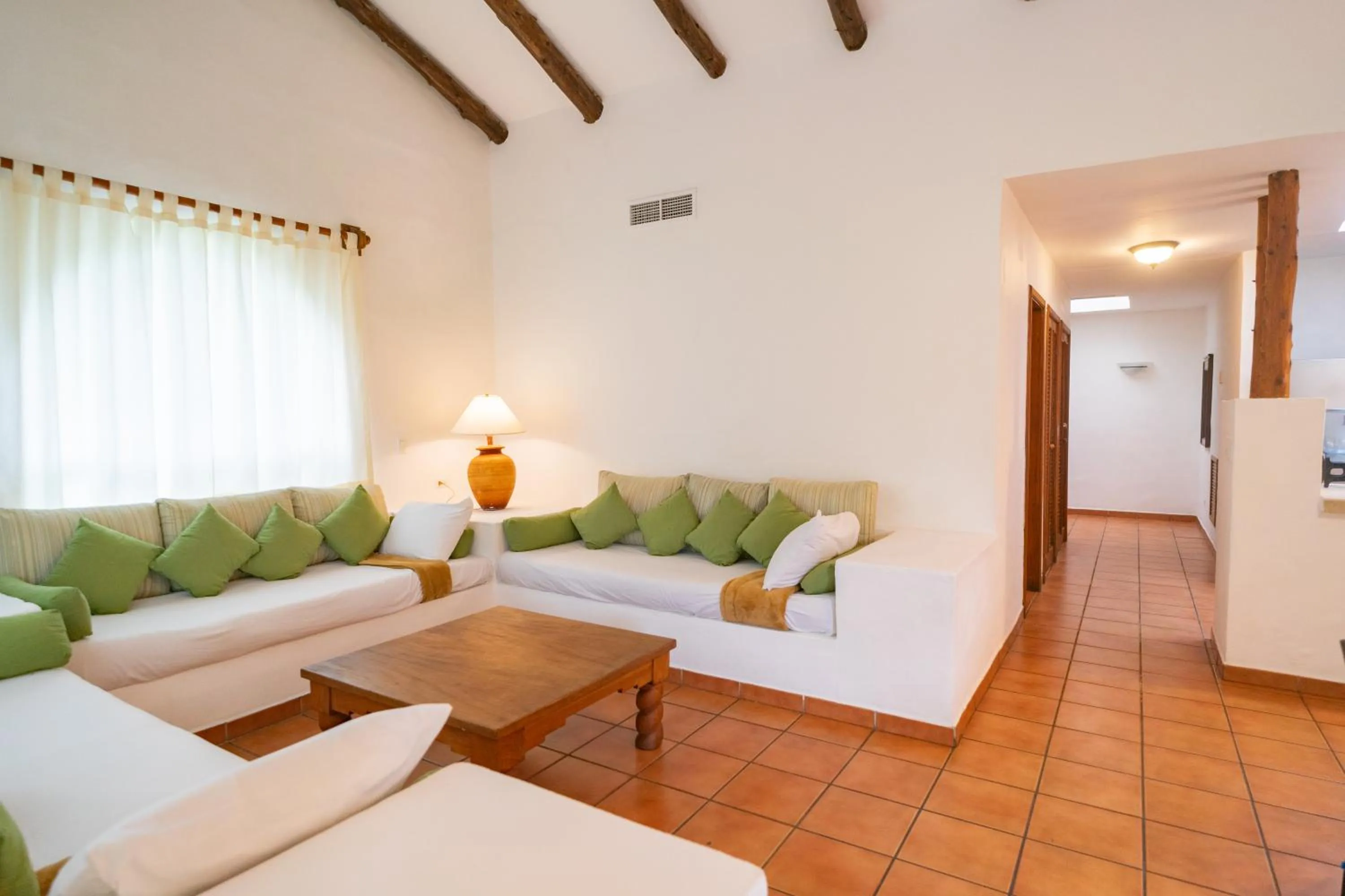 Living room in Amatique Bay Hotel