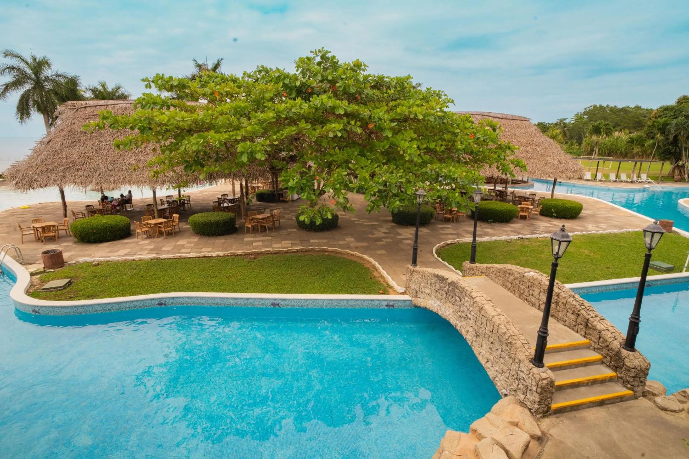 Swimming pool in Amatique Bay Hotel