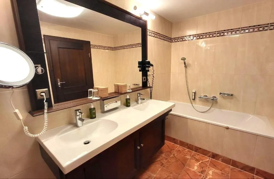 Bathroom in Hotel Batzenhäusl