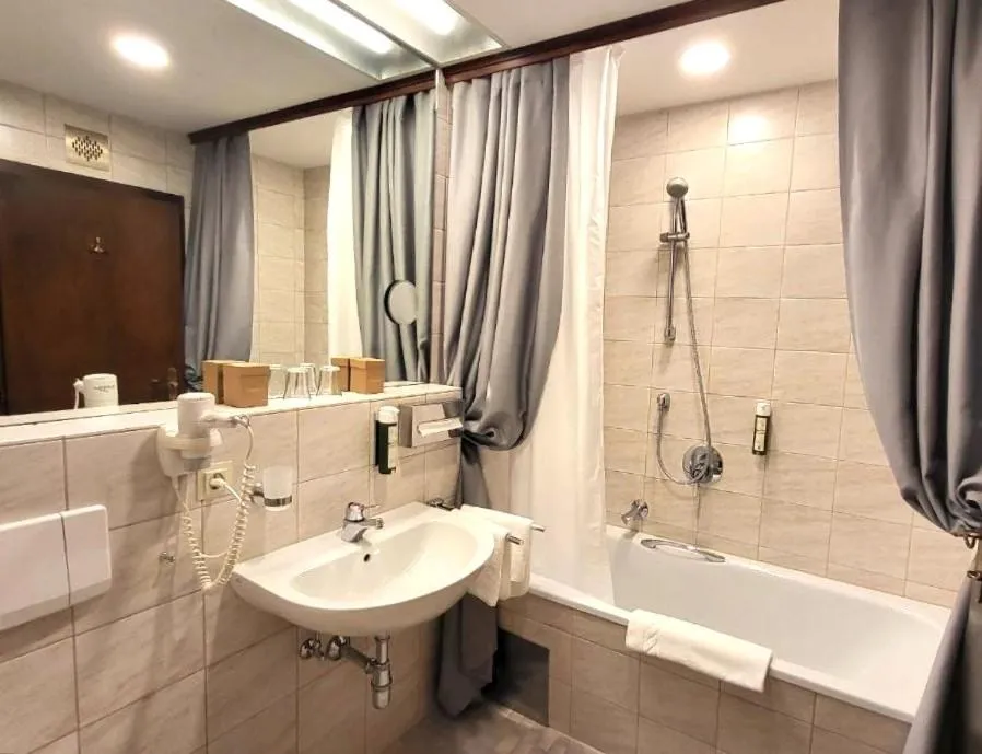 Shower in Hotel Batzenhäusl