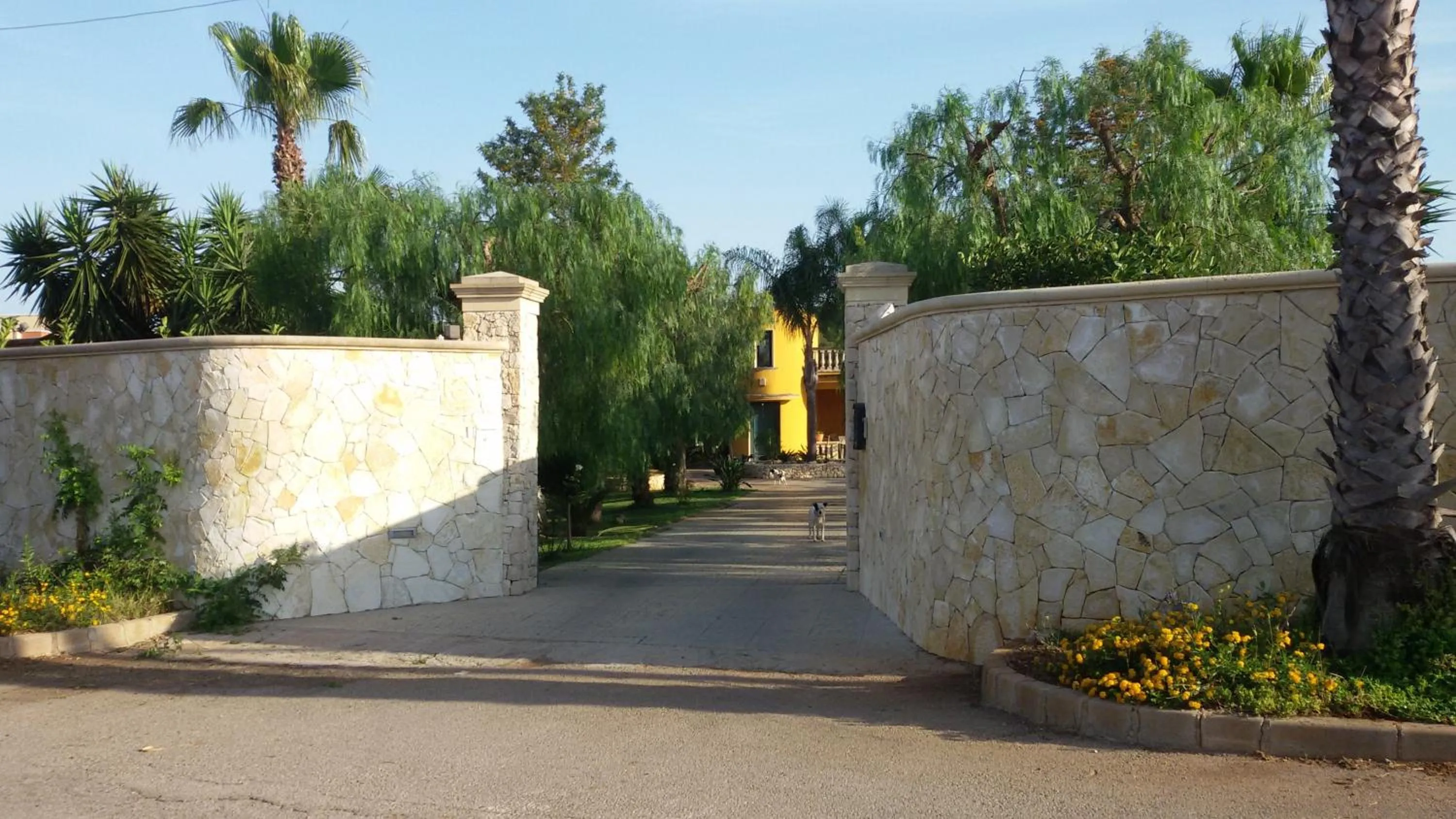 Facade/entrance in B&B Villa Fanizza