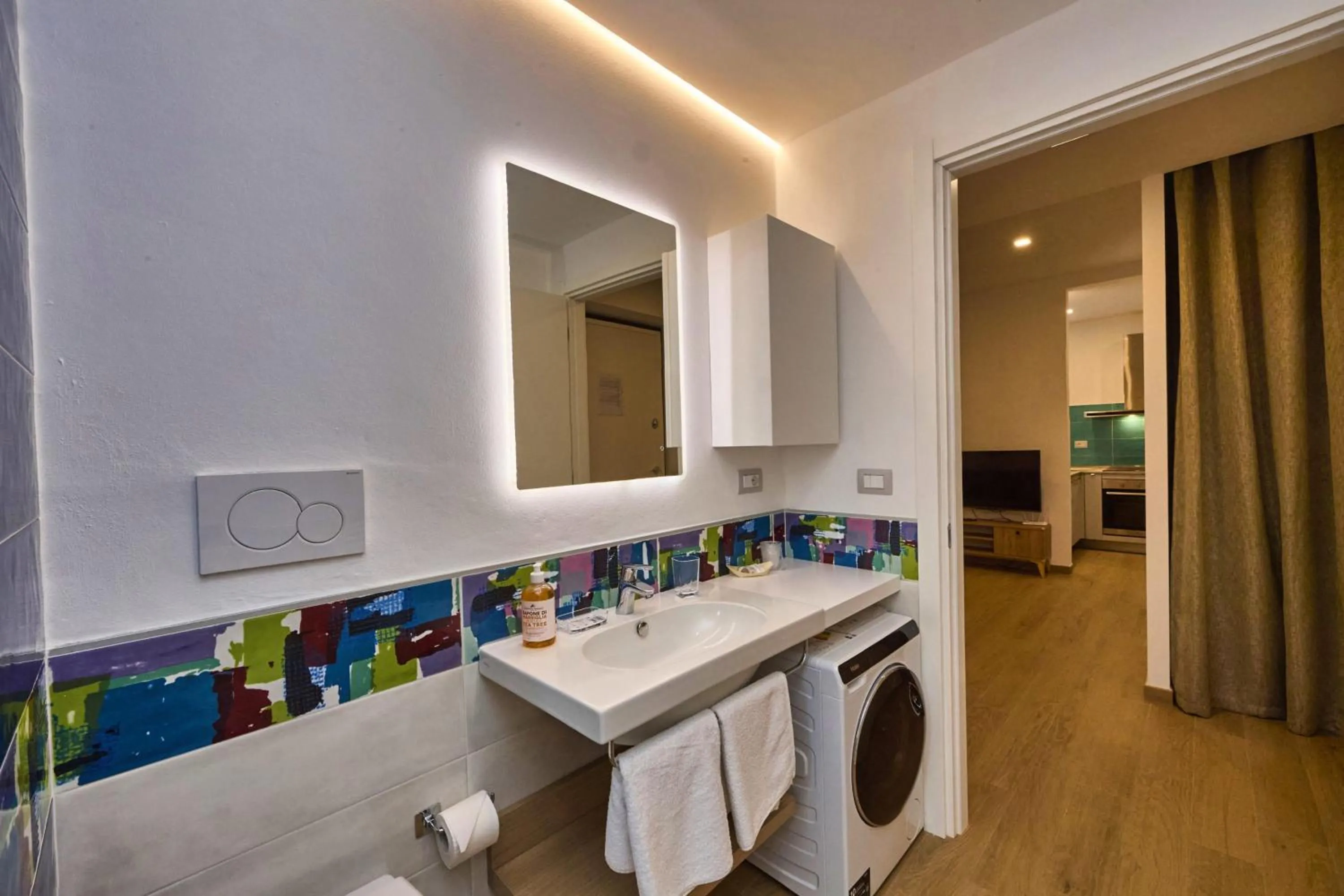 Toilet in La Terra di Mezzo