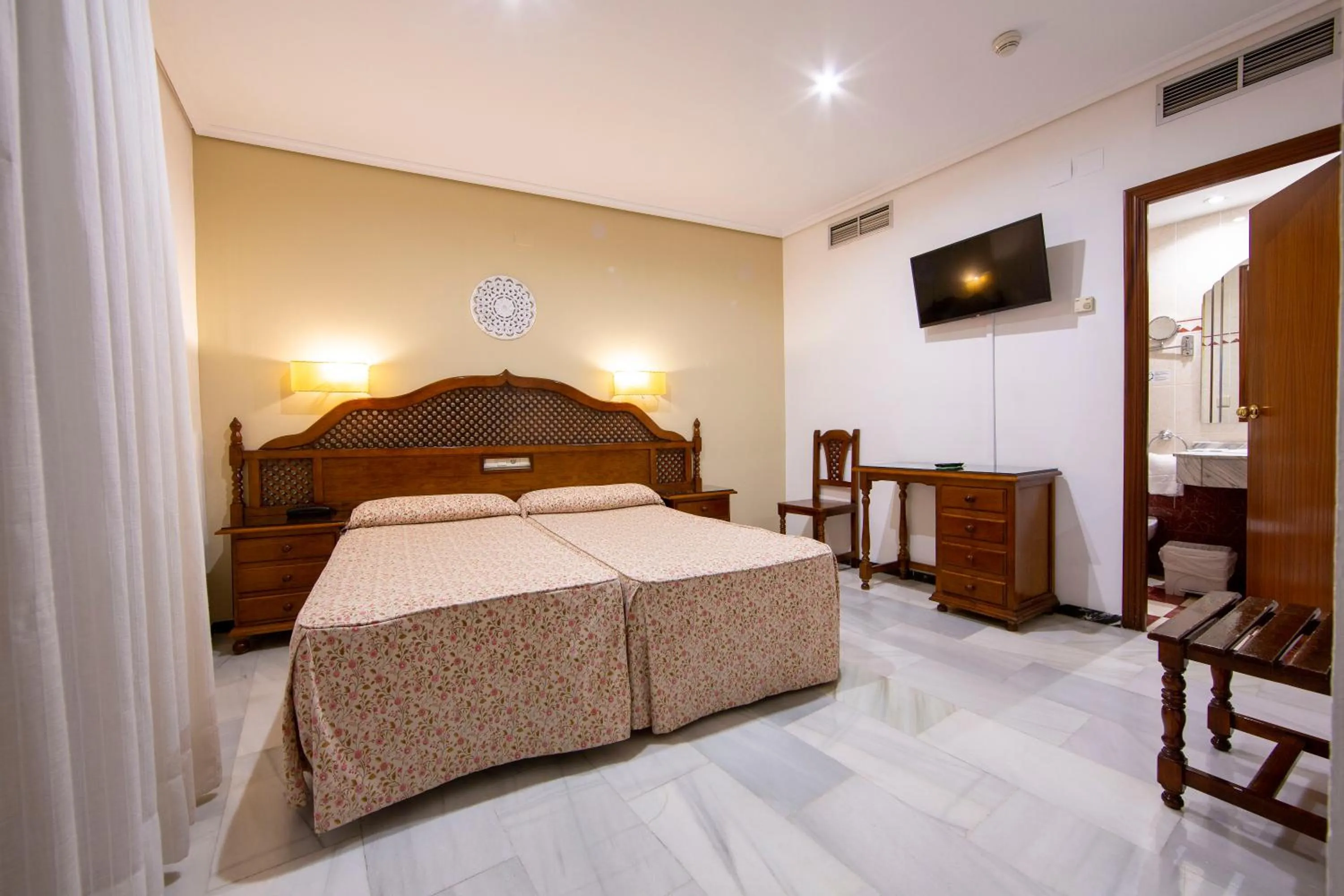 Bed in Hotel Los Omeyas