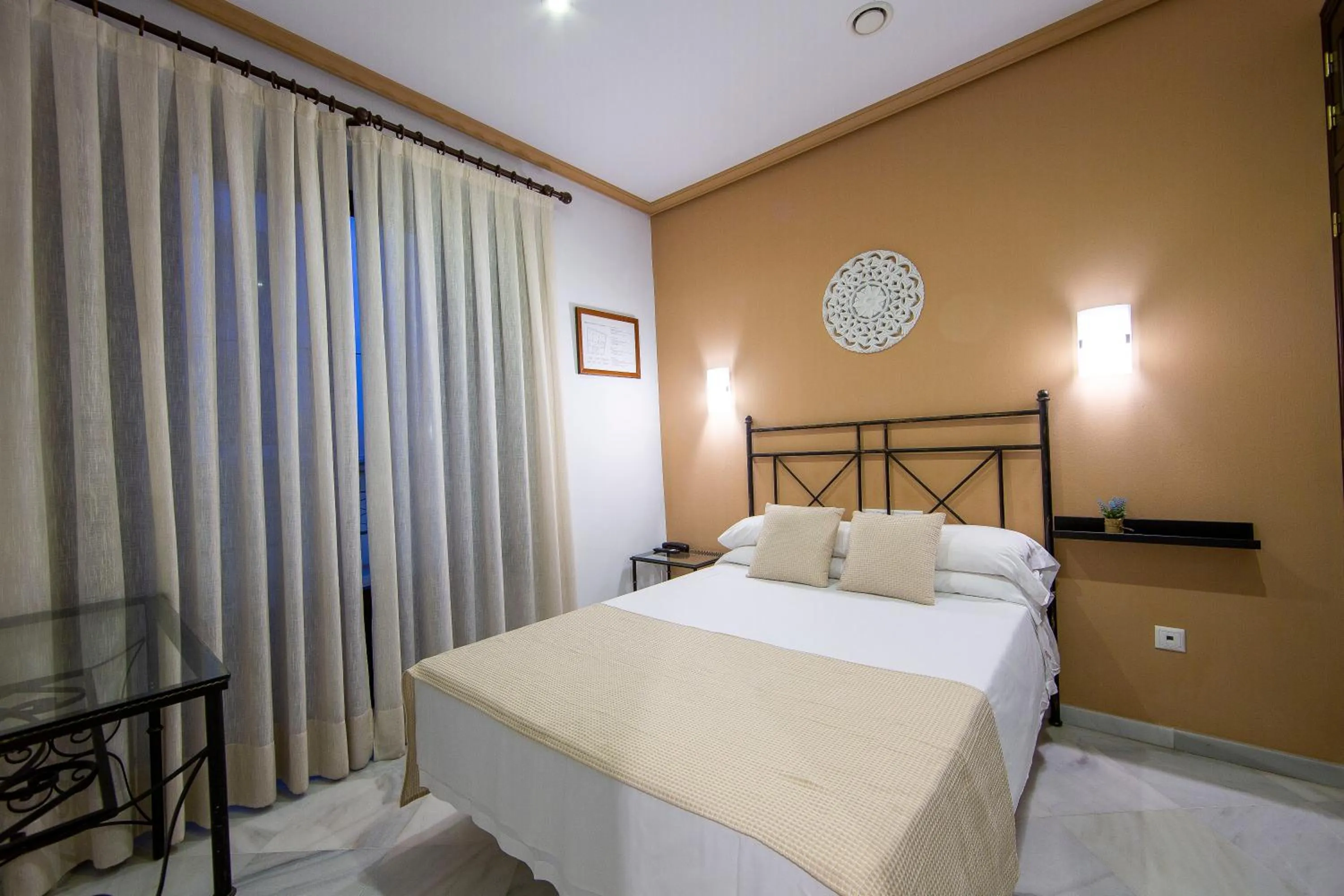 Bed in Hotel Los Omeyas