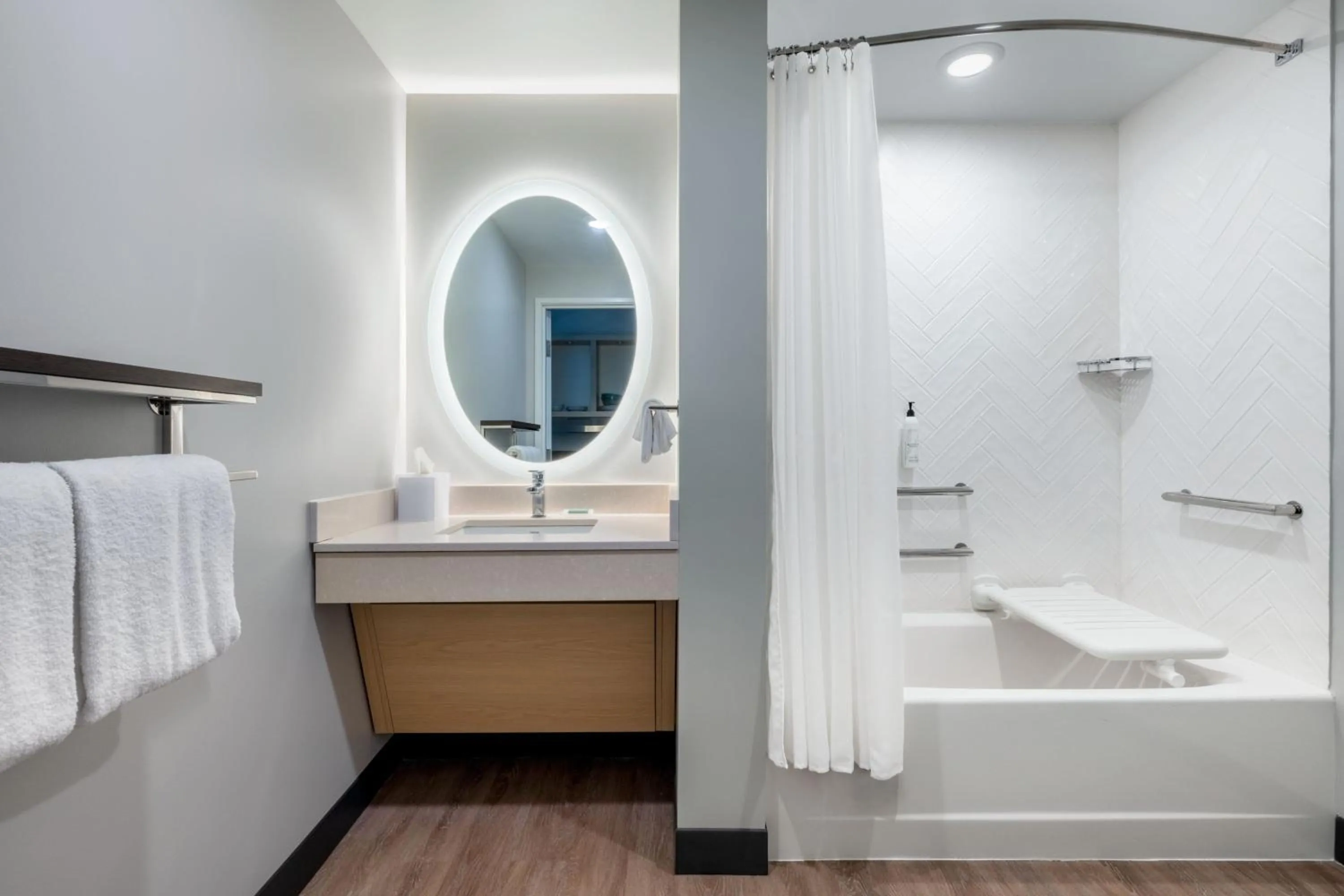 Bathroom, Bed in TownePlace Suites by Marriott Brunswick