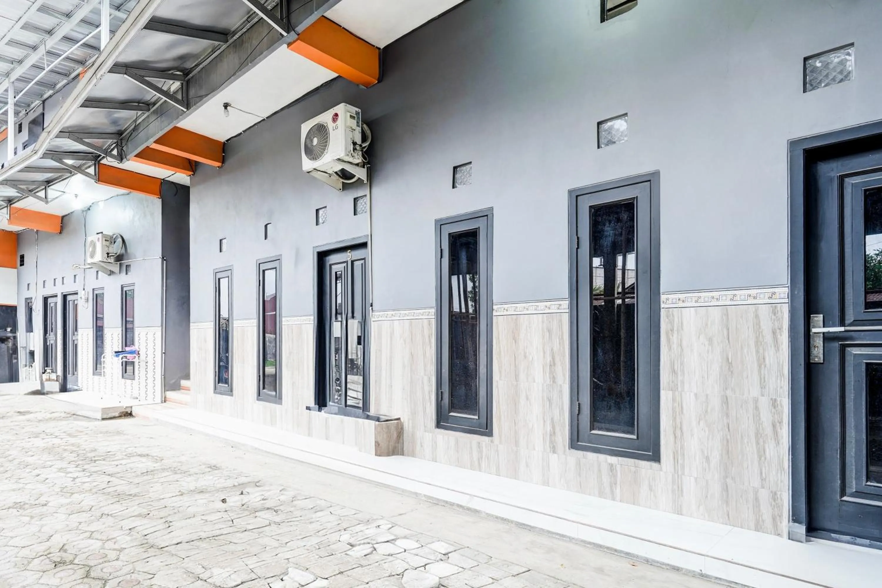 Lobby or reception in Hotel O Guest House Cinta Damai