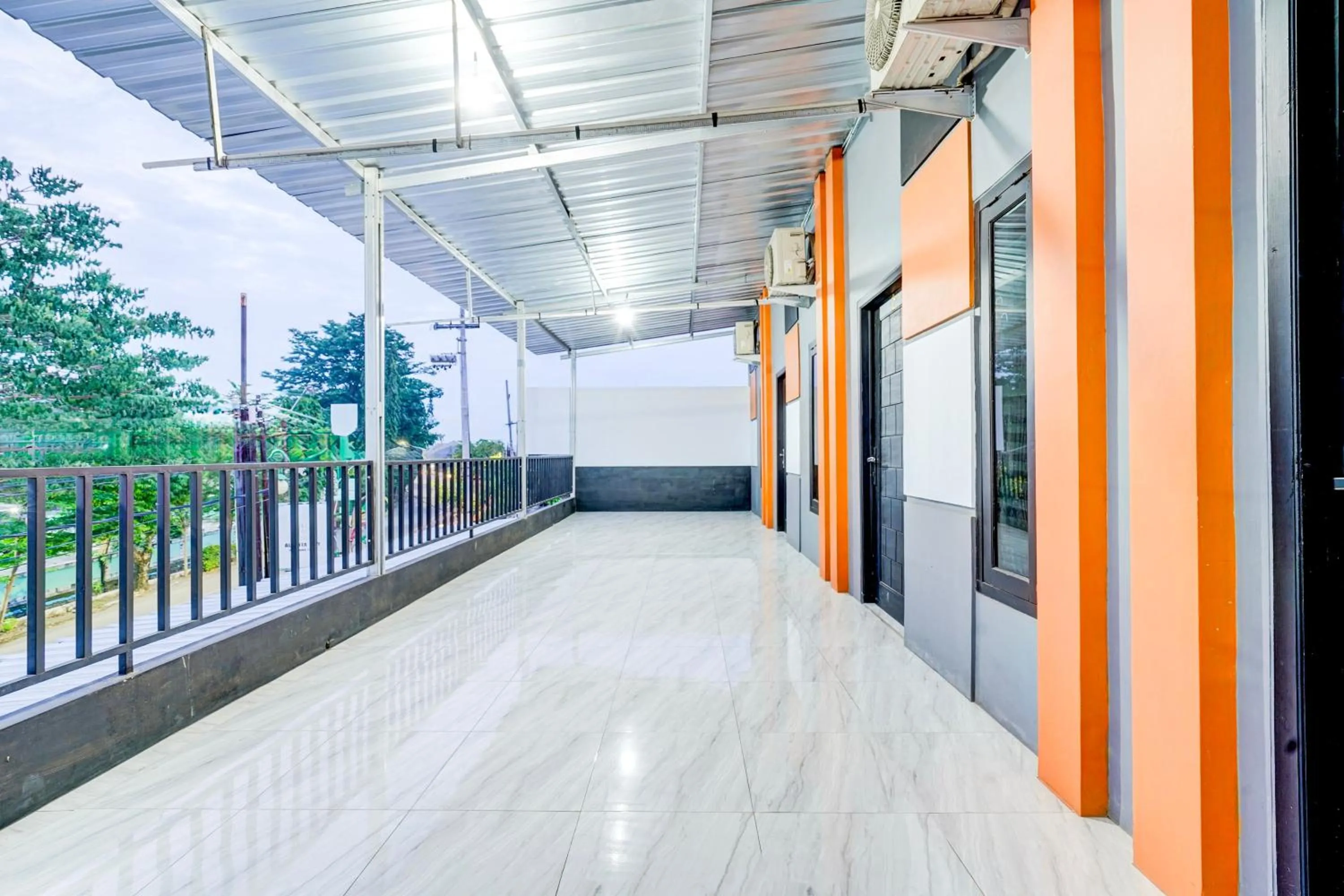 Lobby or reception in Hotel O Guest House Cinta Damai