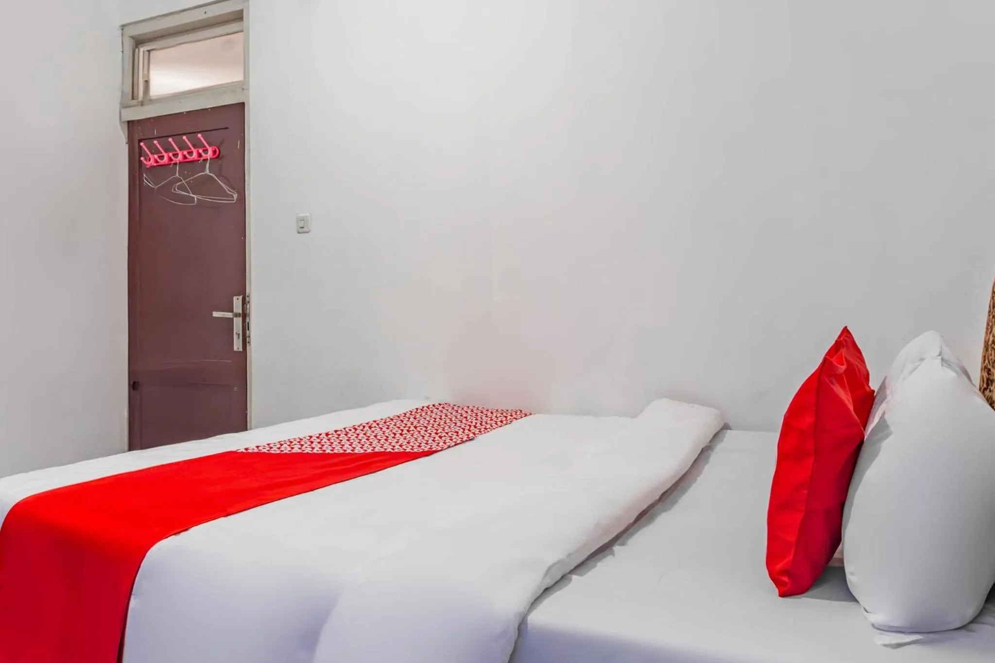 Bedroom, Bed in Hotel O Guest House Pahlawan Syariah