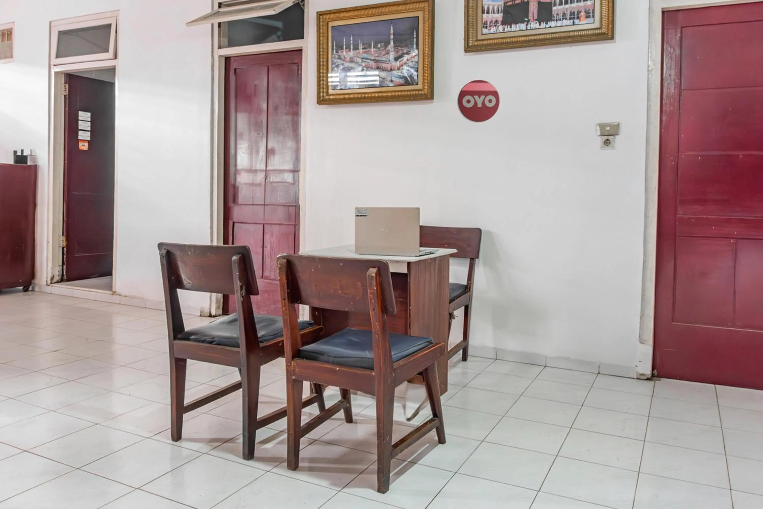 Lobby or reception in Hotel O Guest House Pahlawan Syariah