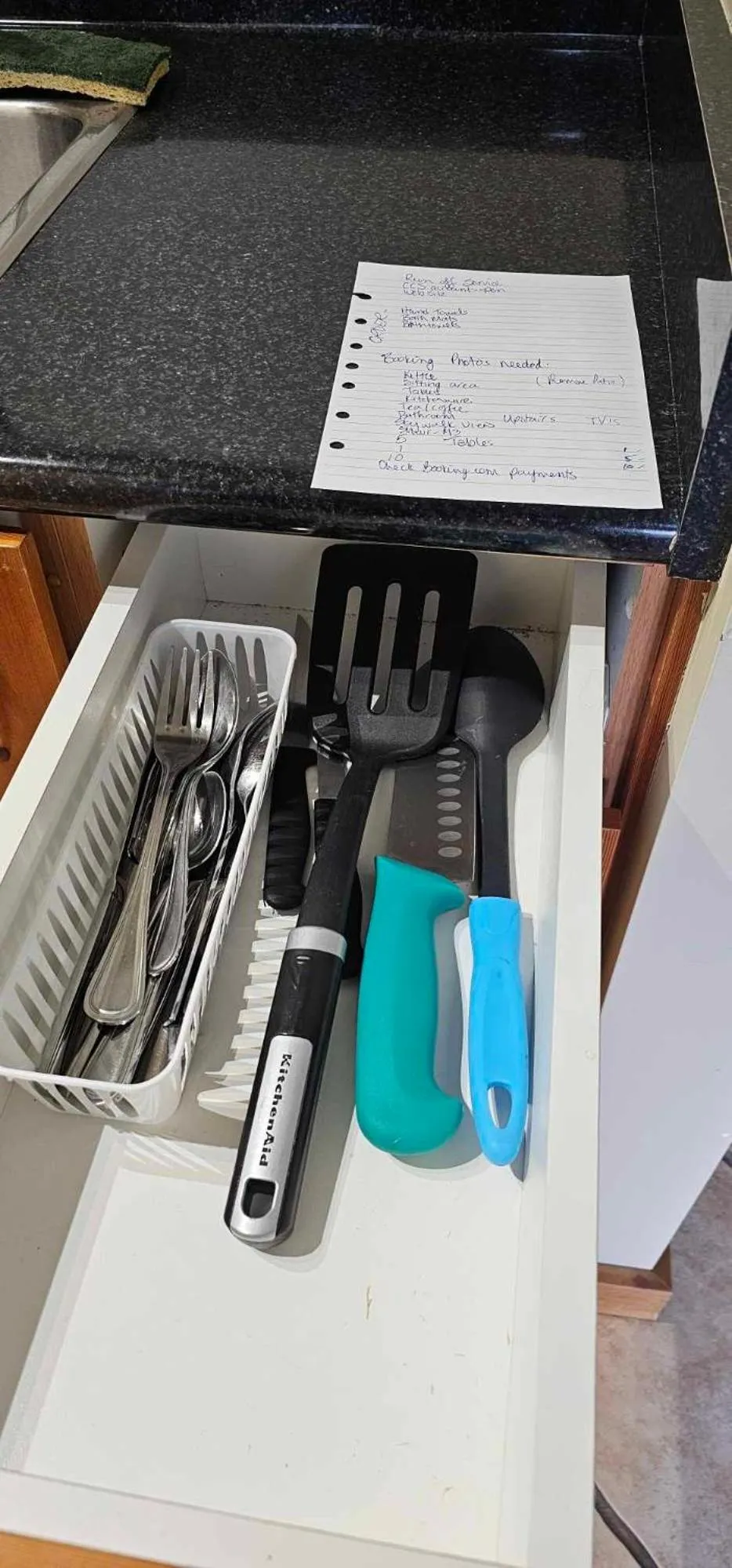 Kitchen or kitchenette in Moon Water Lodge