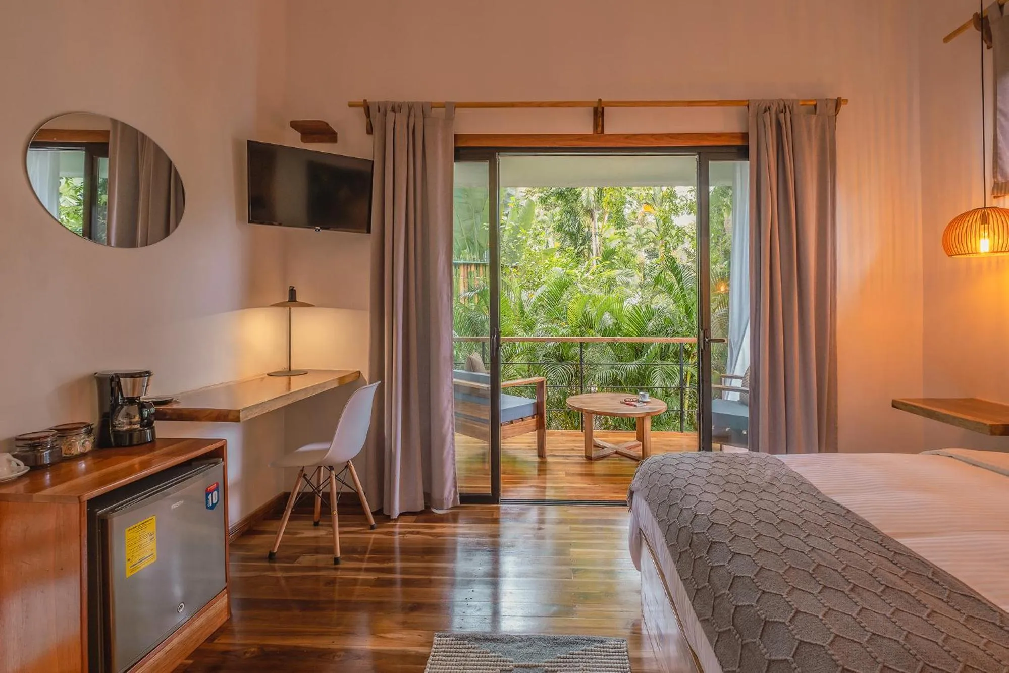 TV and multimedia, Bed in El Nido Jungle Lodge