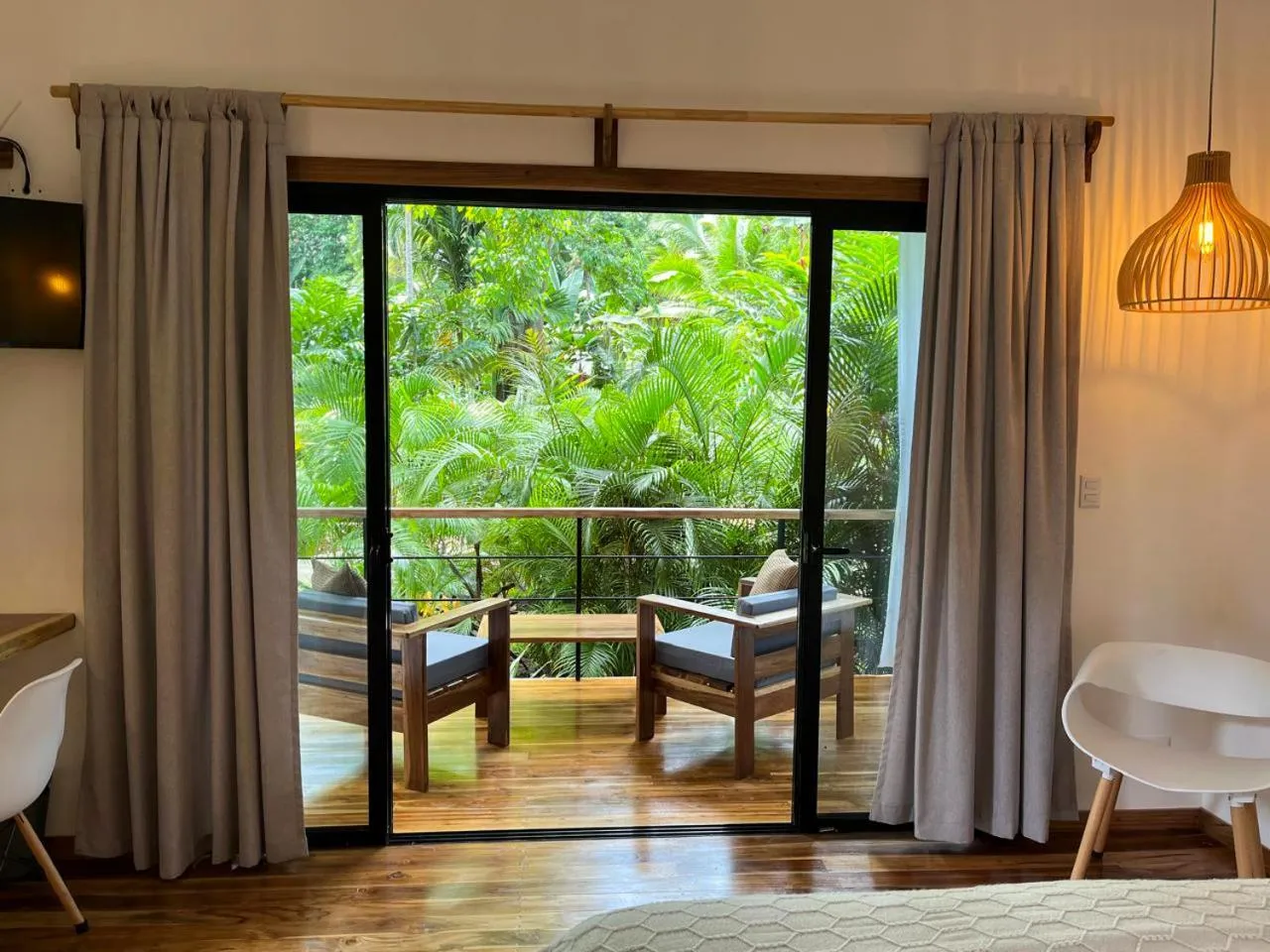 Patio in El Nido Jungle Lodge