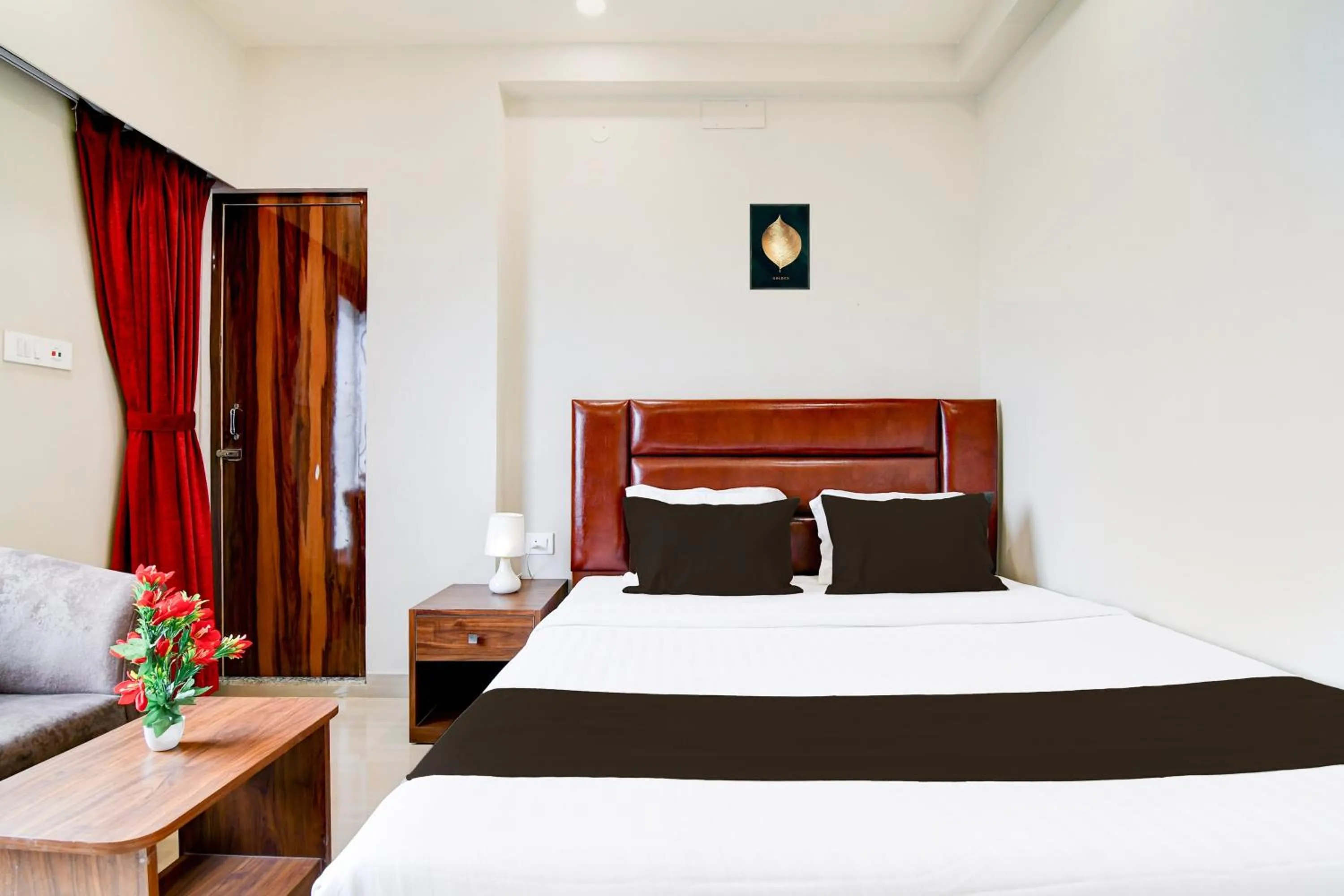 Bedroom, Bed in Super Townhouse Kaikhali Near Airport