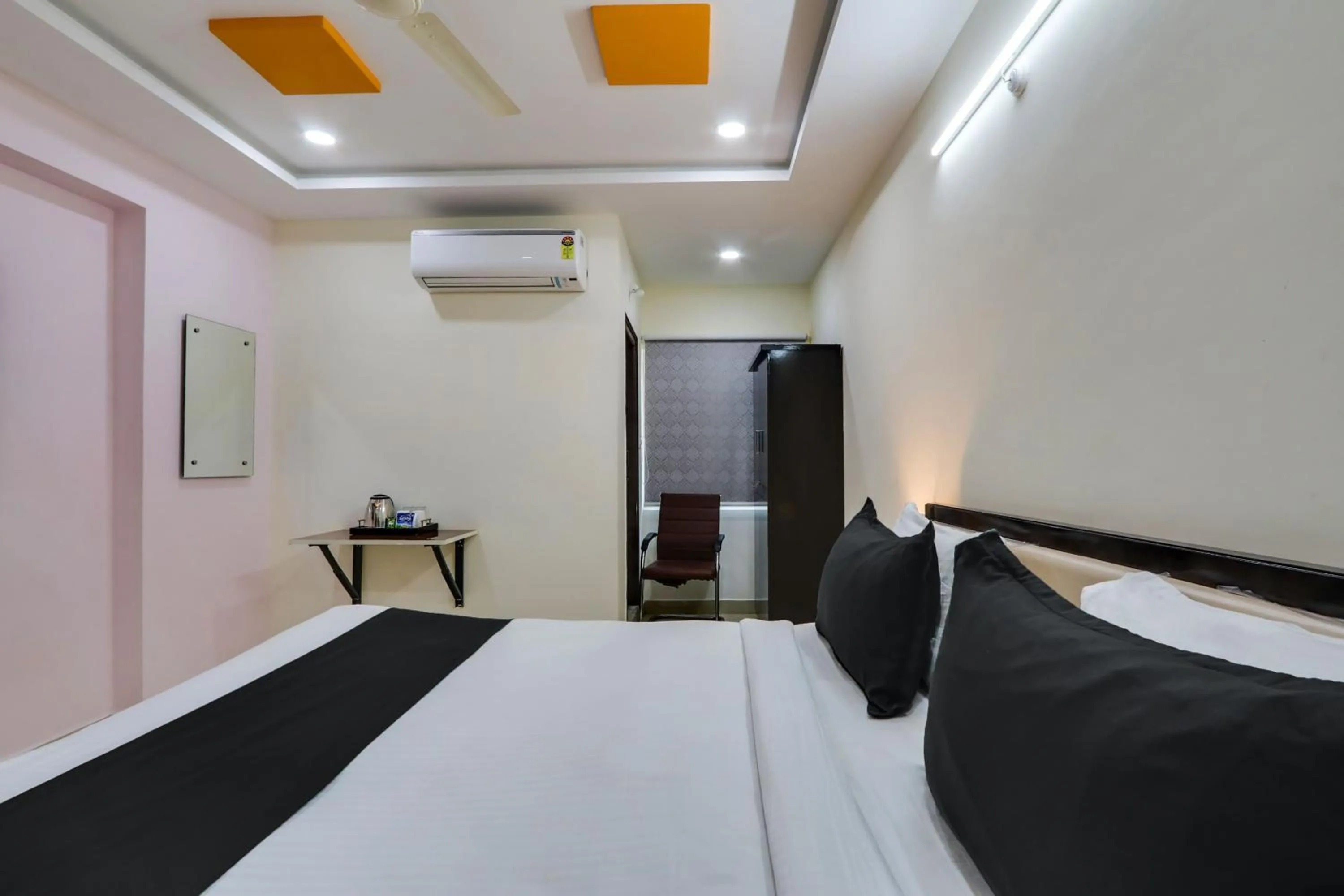 Bedroom, Bed in Super Collection O Bhagyalakshmi Suites