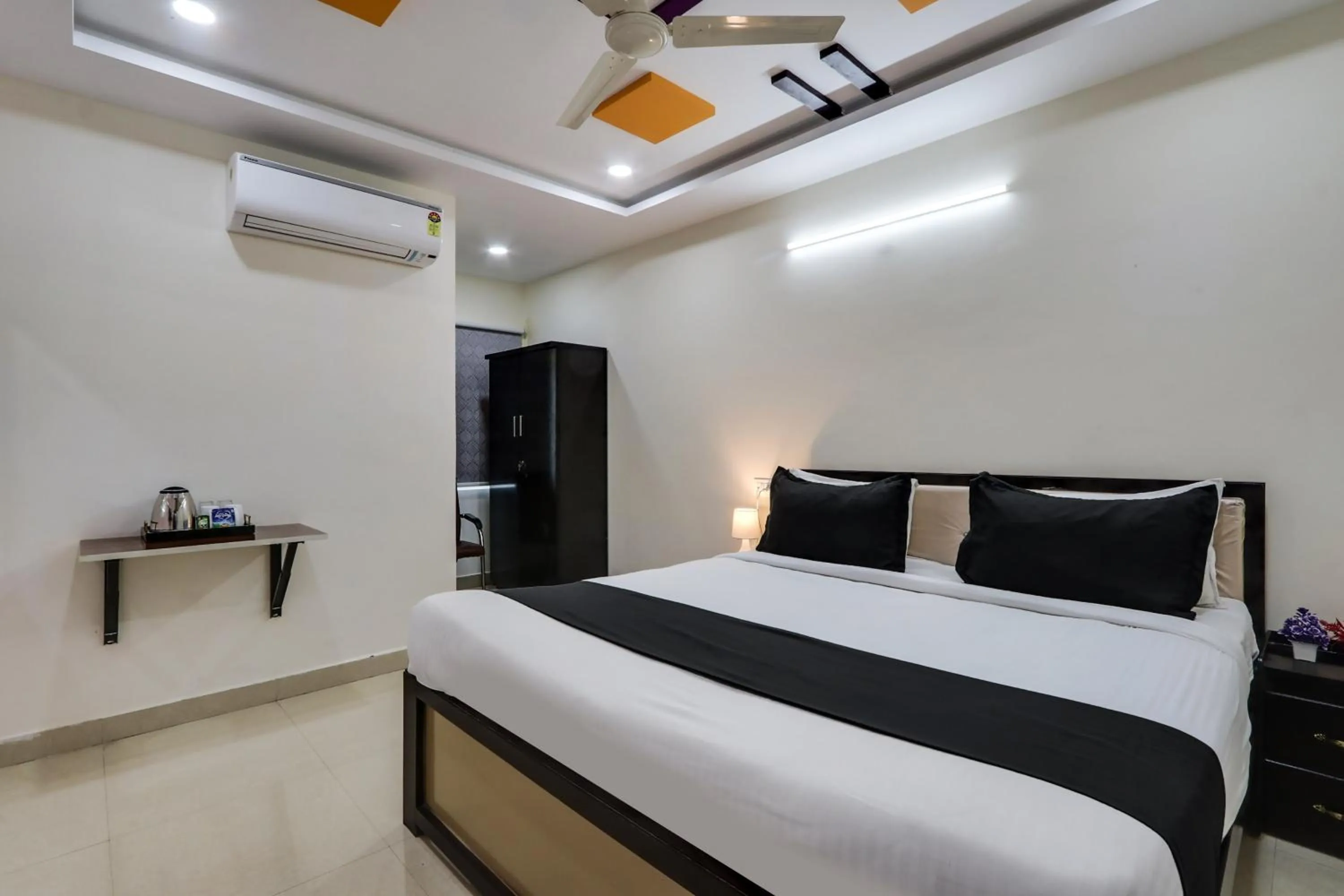 Bedroom, Bed in Super Collection O Bhagyalakshmi Suites