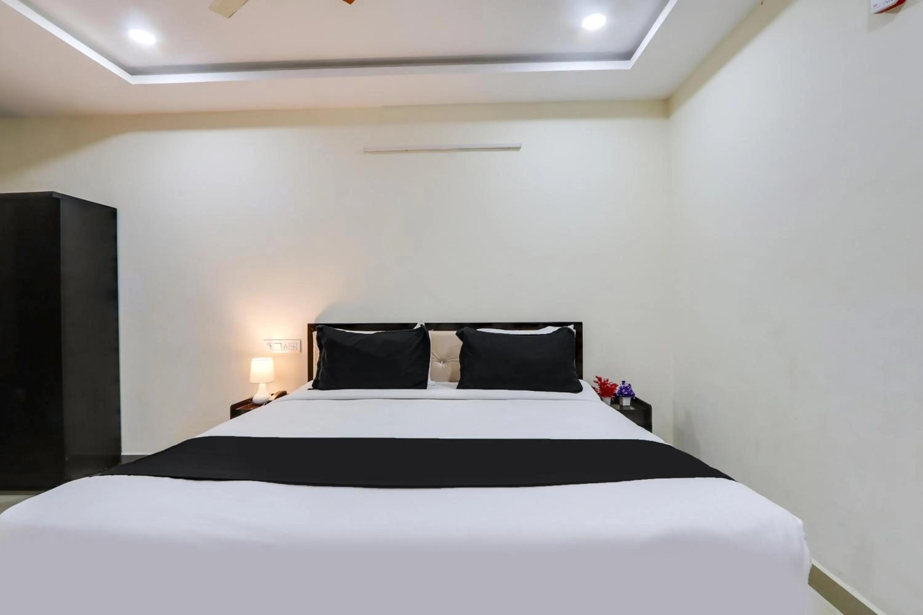 Bedroom, Bed in Super Collection O Bhagyalakshmi Suites