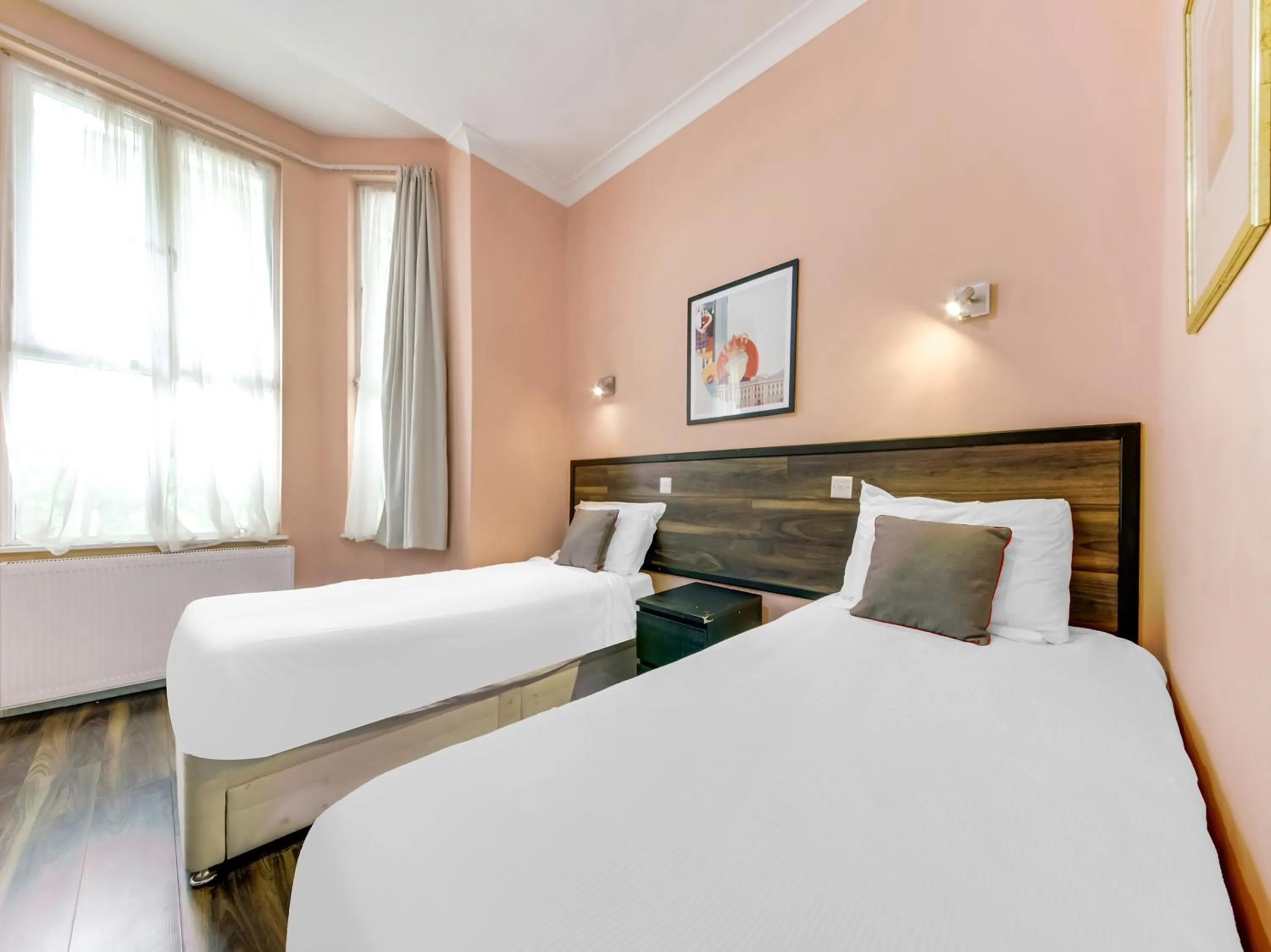 Bedroom in OYO Grantly Hotel