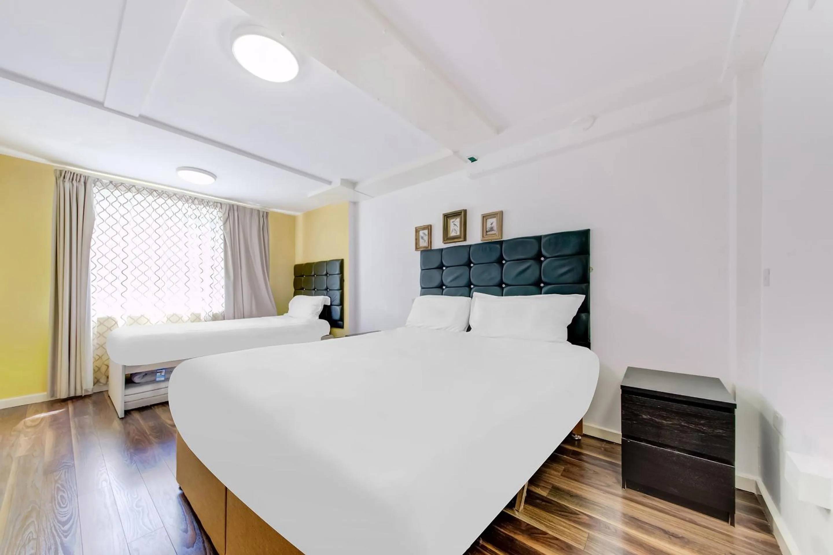 Bedroom in OYO Grantly Hotel