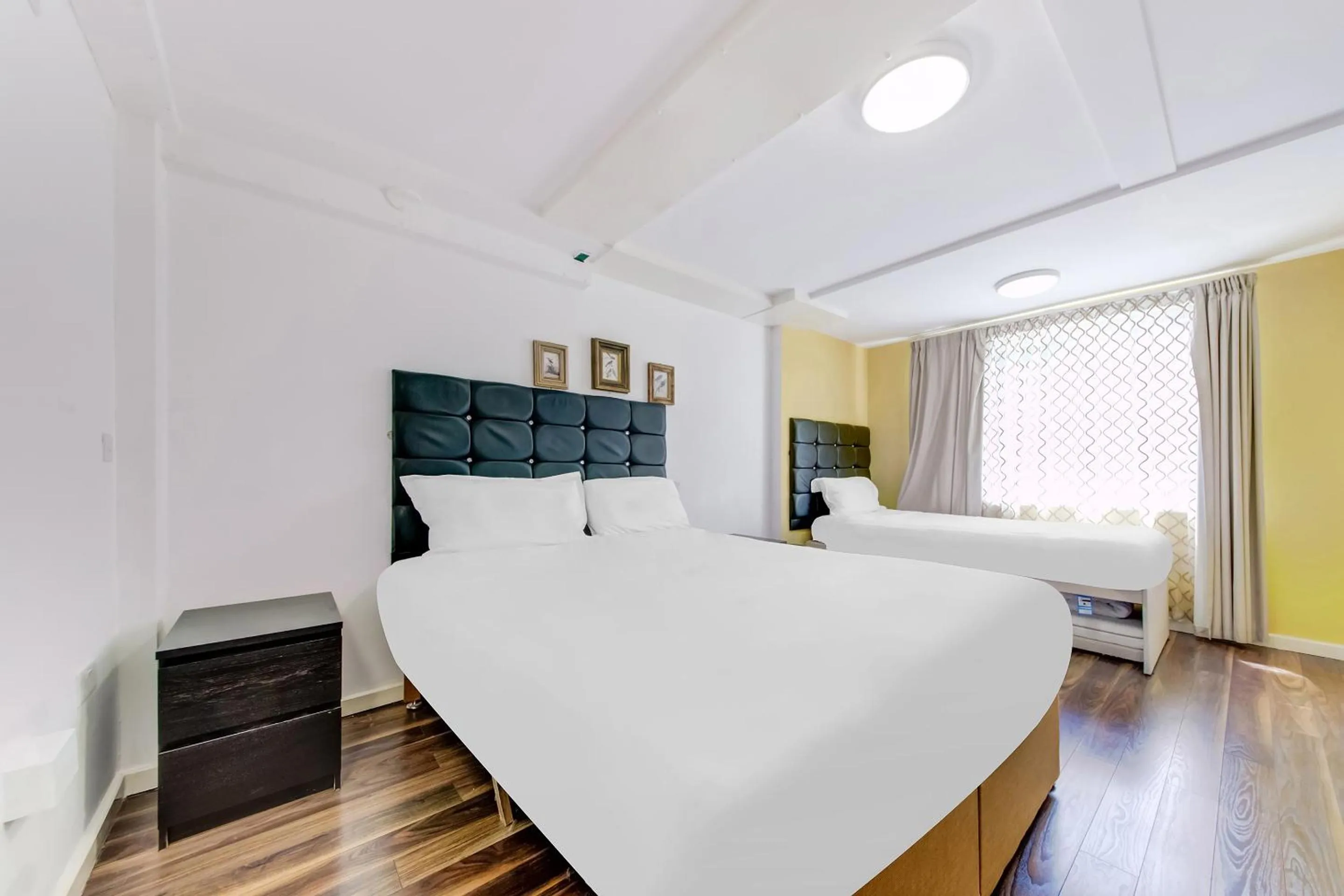 Bedroom in OYO Grantly Hotel