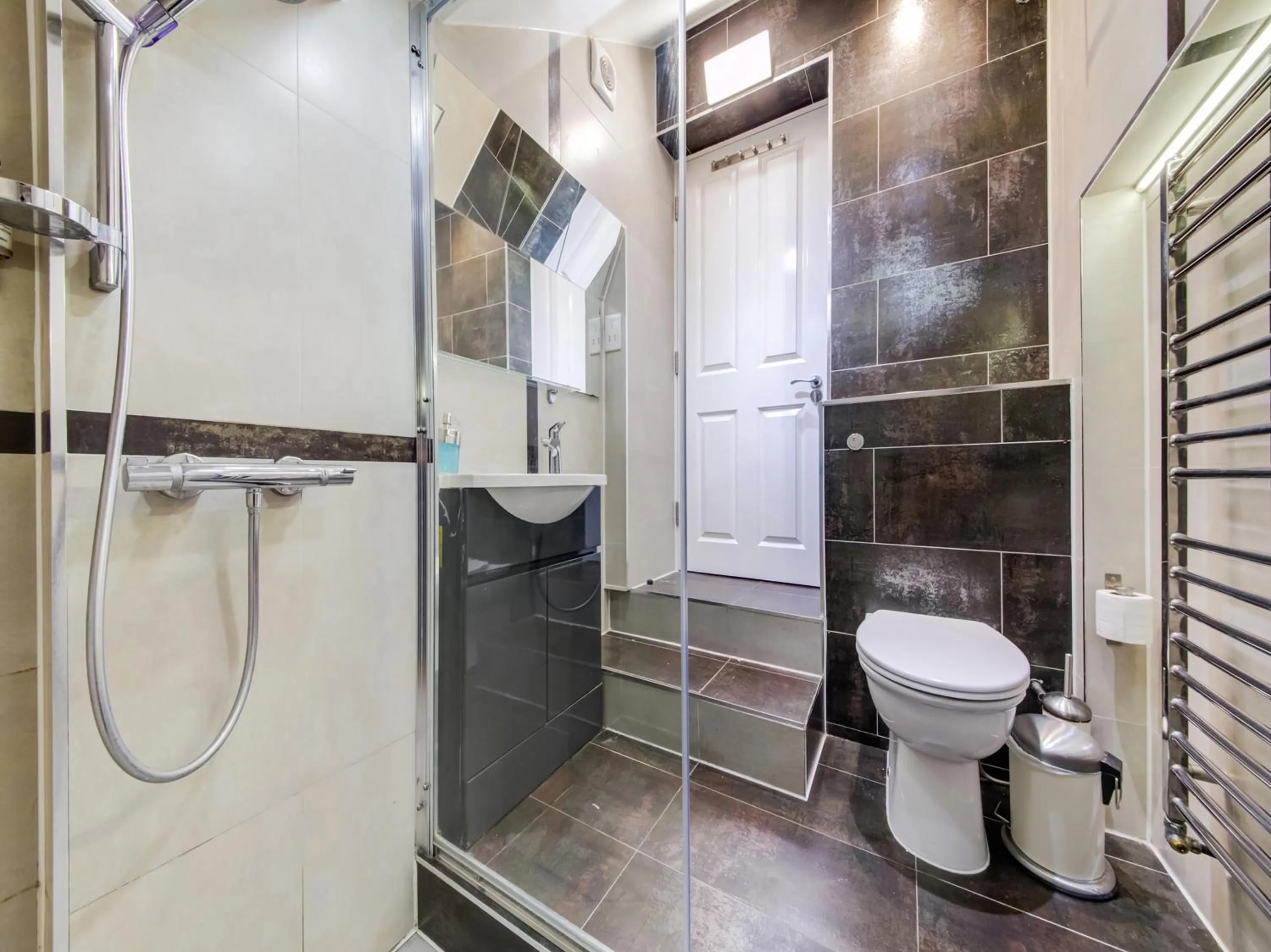 Bathroom in OYO Grantly Hotel