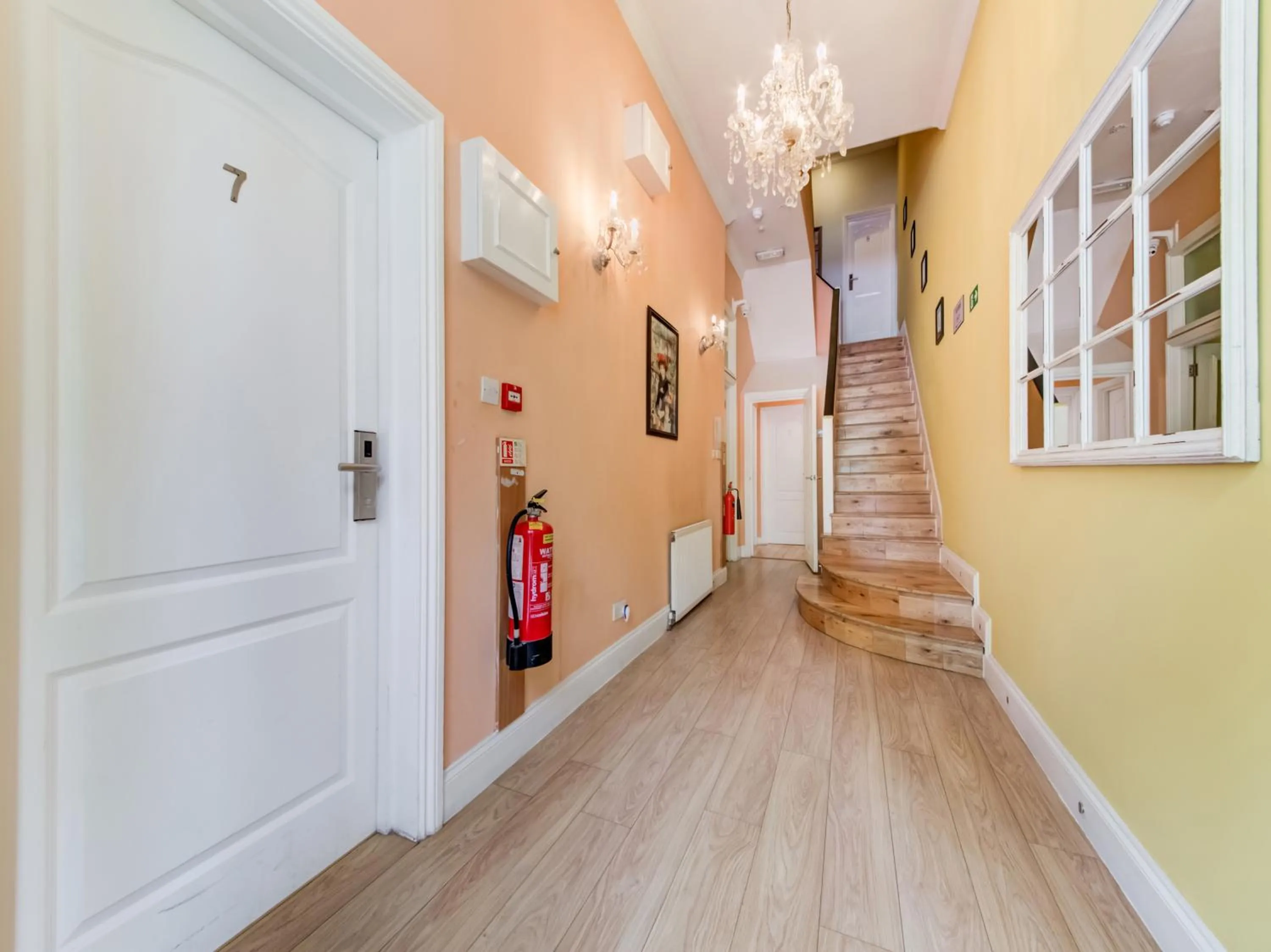 Lobby or reception in OYO Grantly Hotel