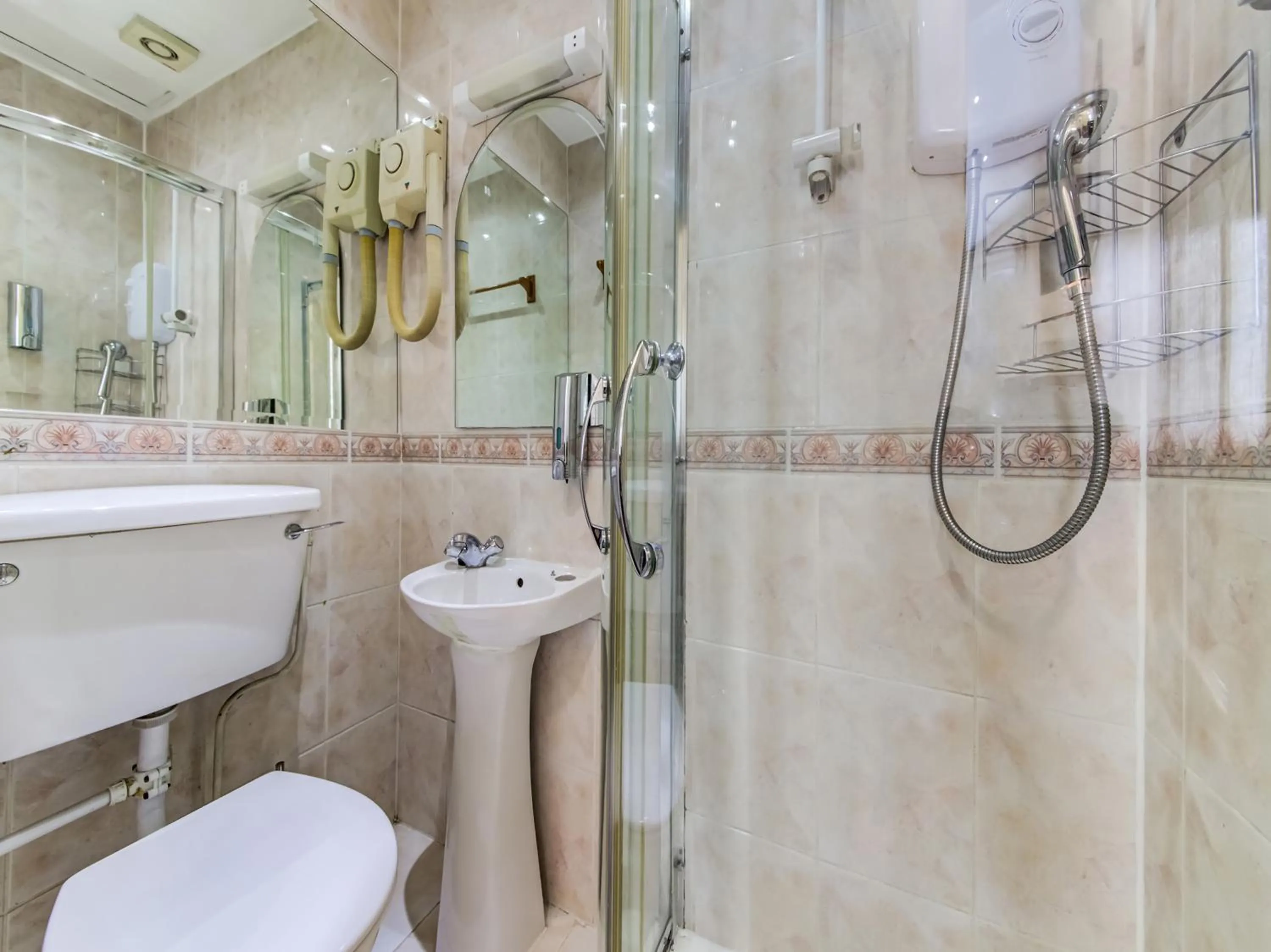 Bathroom in OYO Grantly Hotel