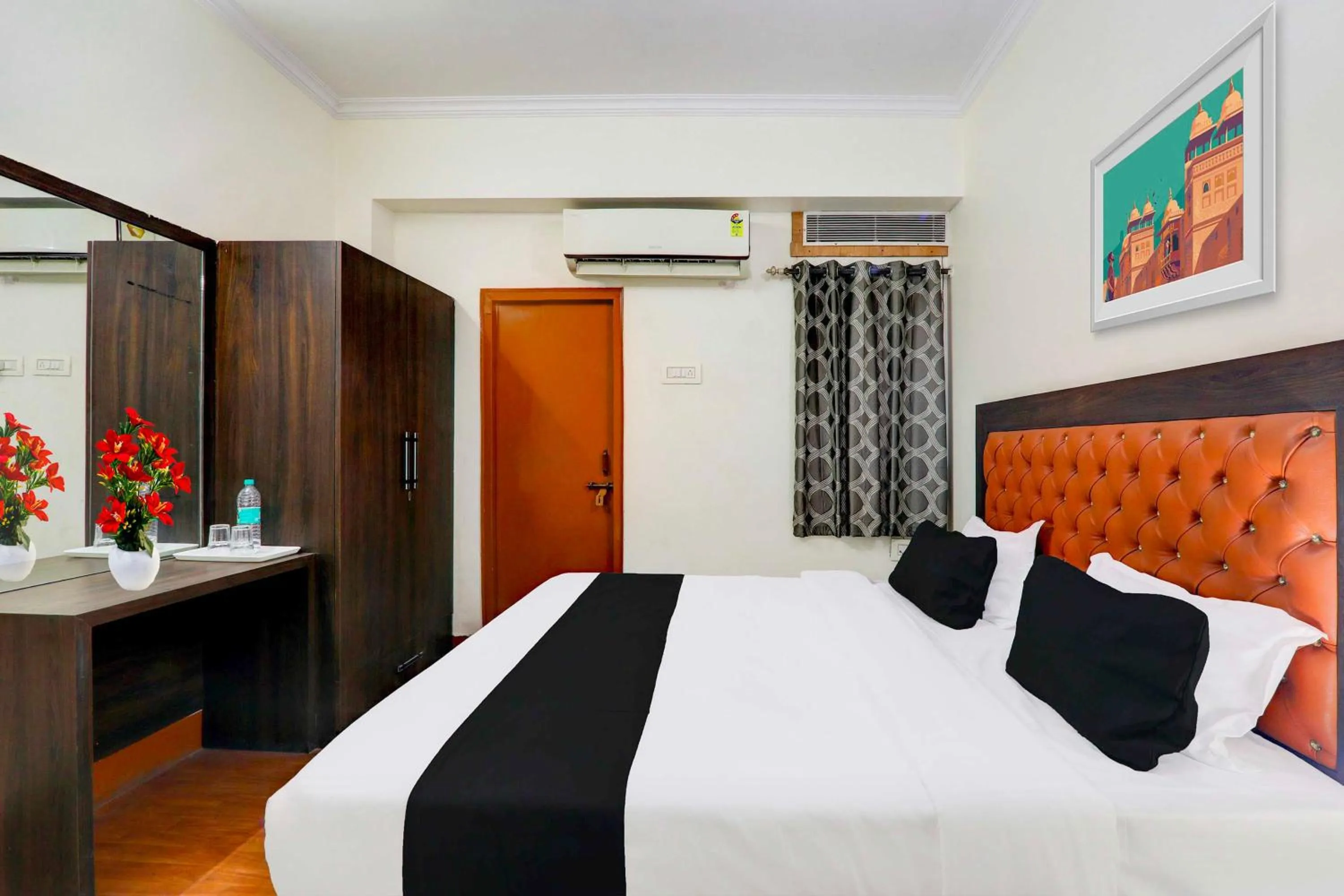 Bedroom, Bed in Super Collection O Alambagh Formerly BM Palace