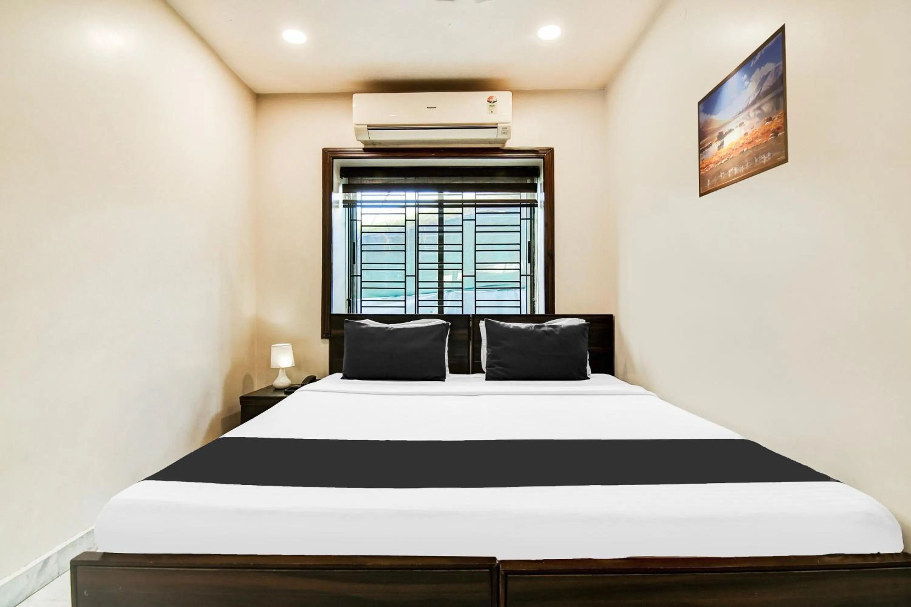 Bedroom, Bed in Super Collection O Belgacihia Near Kolkata Railway Station