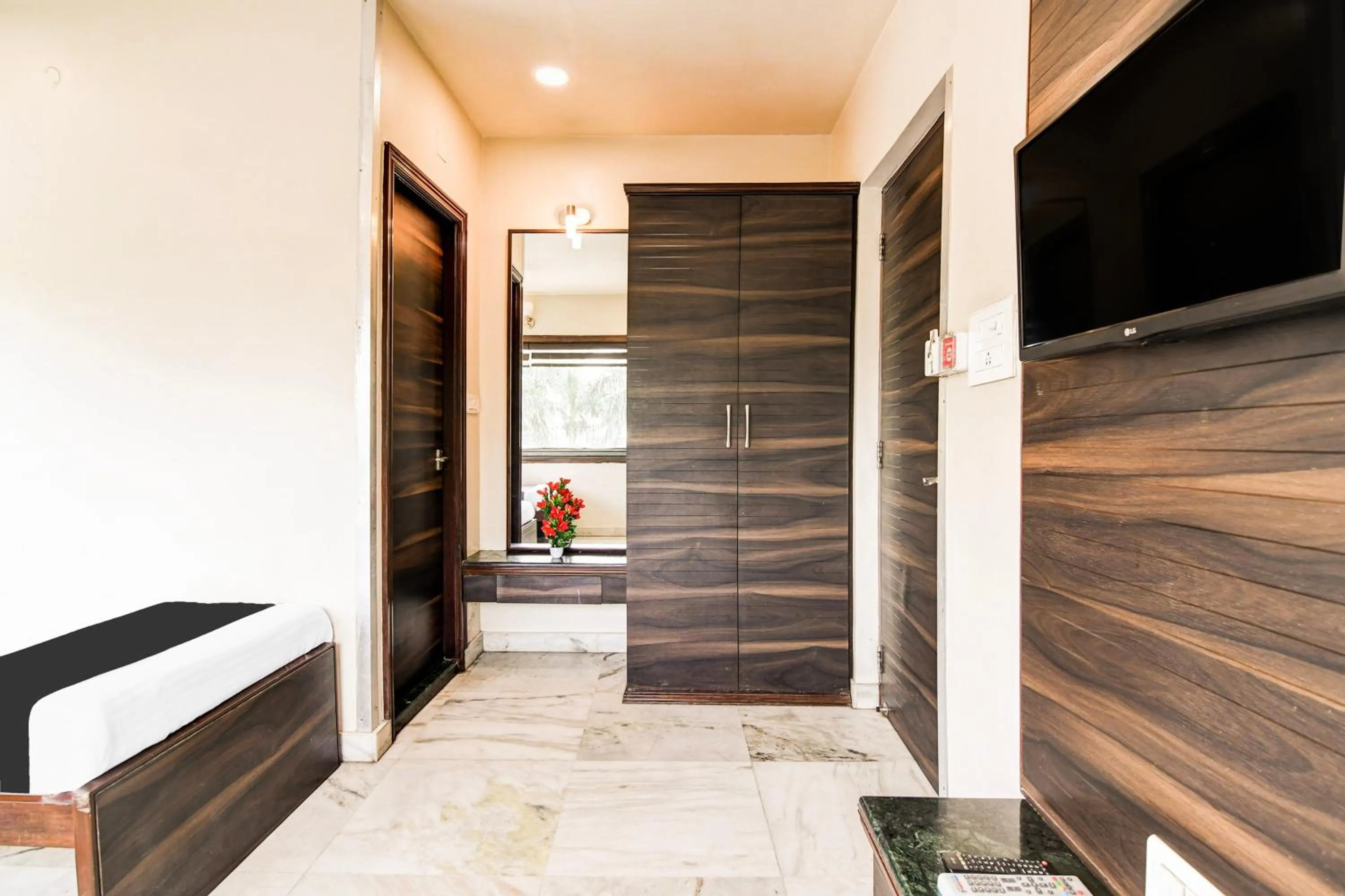 Bedroom in Super Collection O Belgacihia Near Kolkata Railway Station