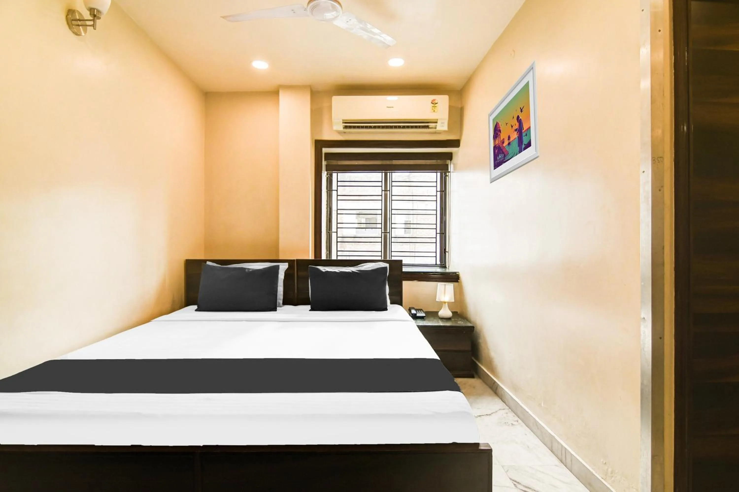 Bedroom, Bed in Super Collection O Belgacihia Near Kolkata Railway Station