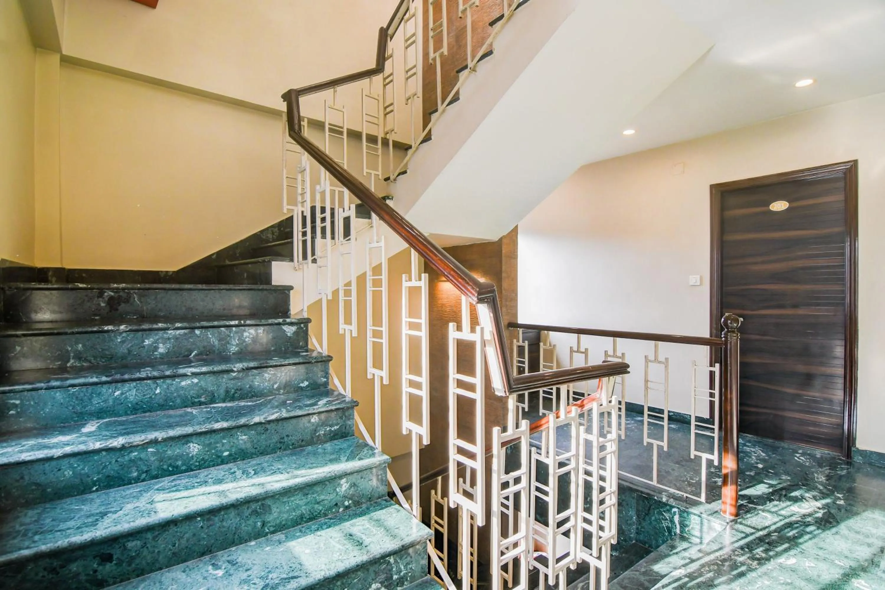 Lobby or reception in Super Collection O Belgacihia Near Kolkata Railway Station