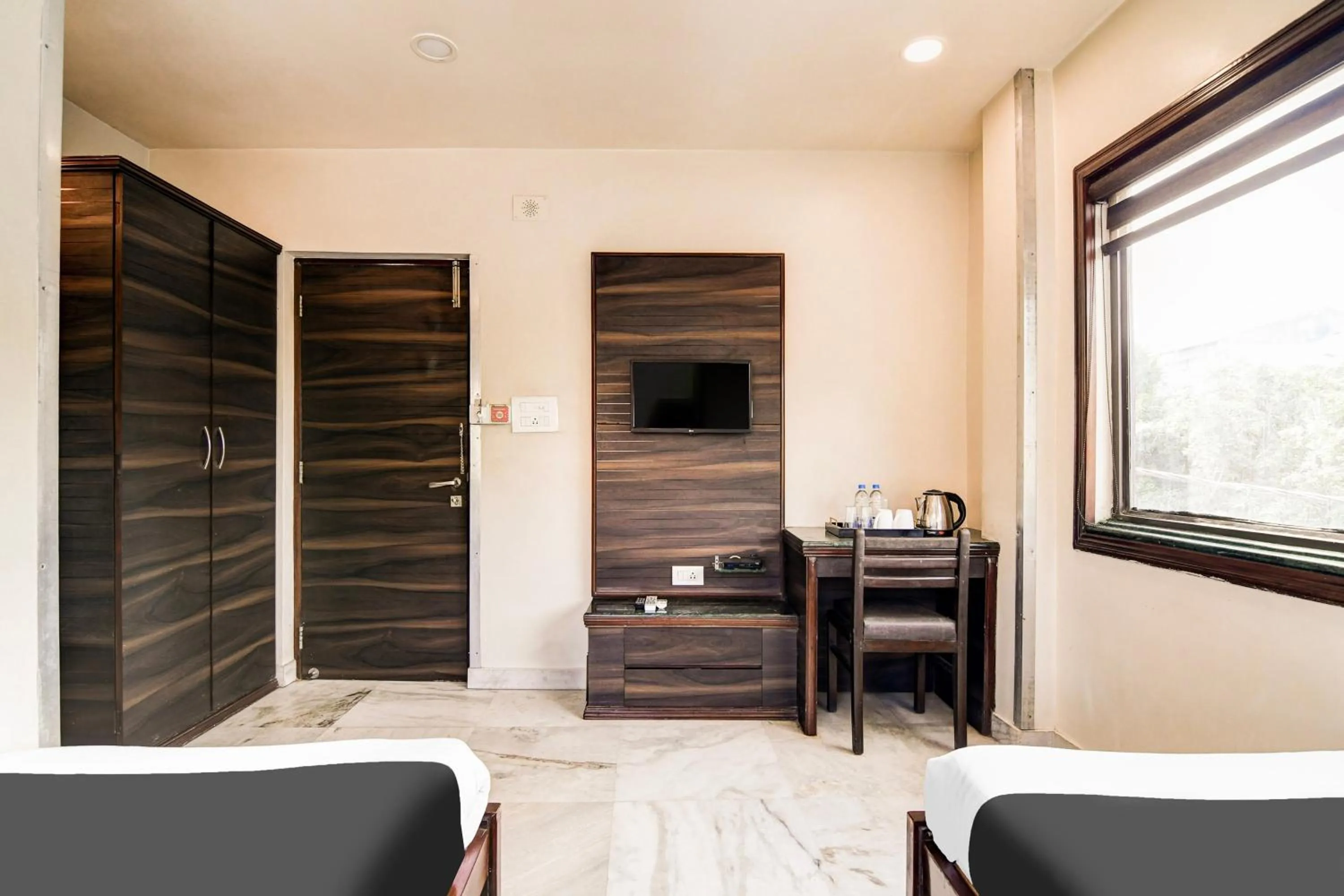 Bedroom, Bed in Super Collection O Belgacihia Near Kolkata Railway Station