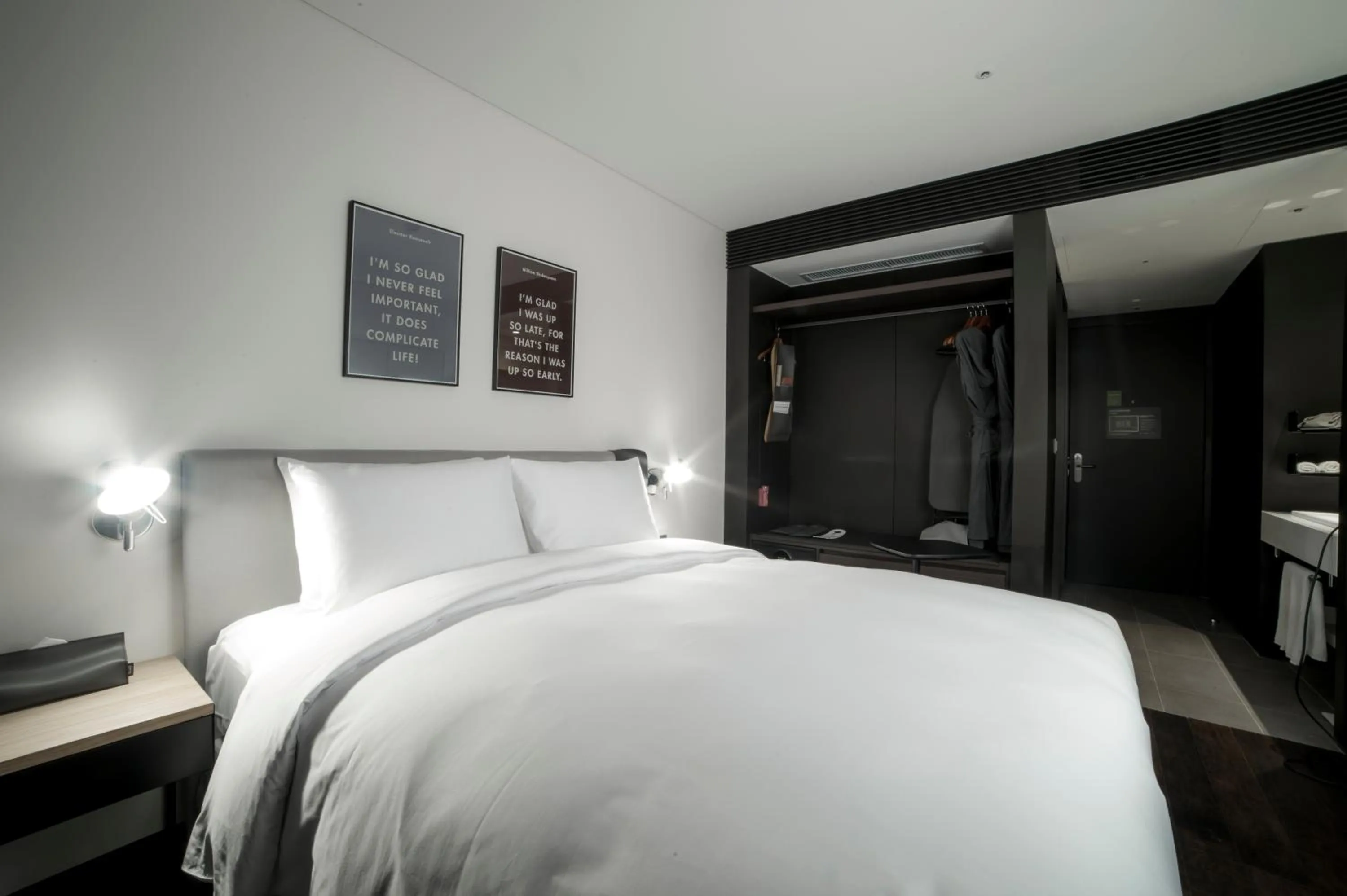 Photo of the whole room, Bed in GLAD Yeouido
