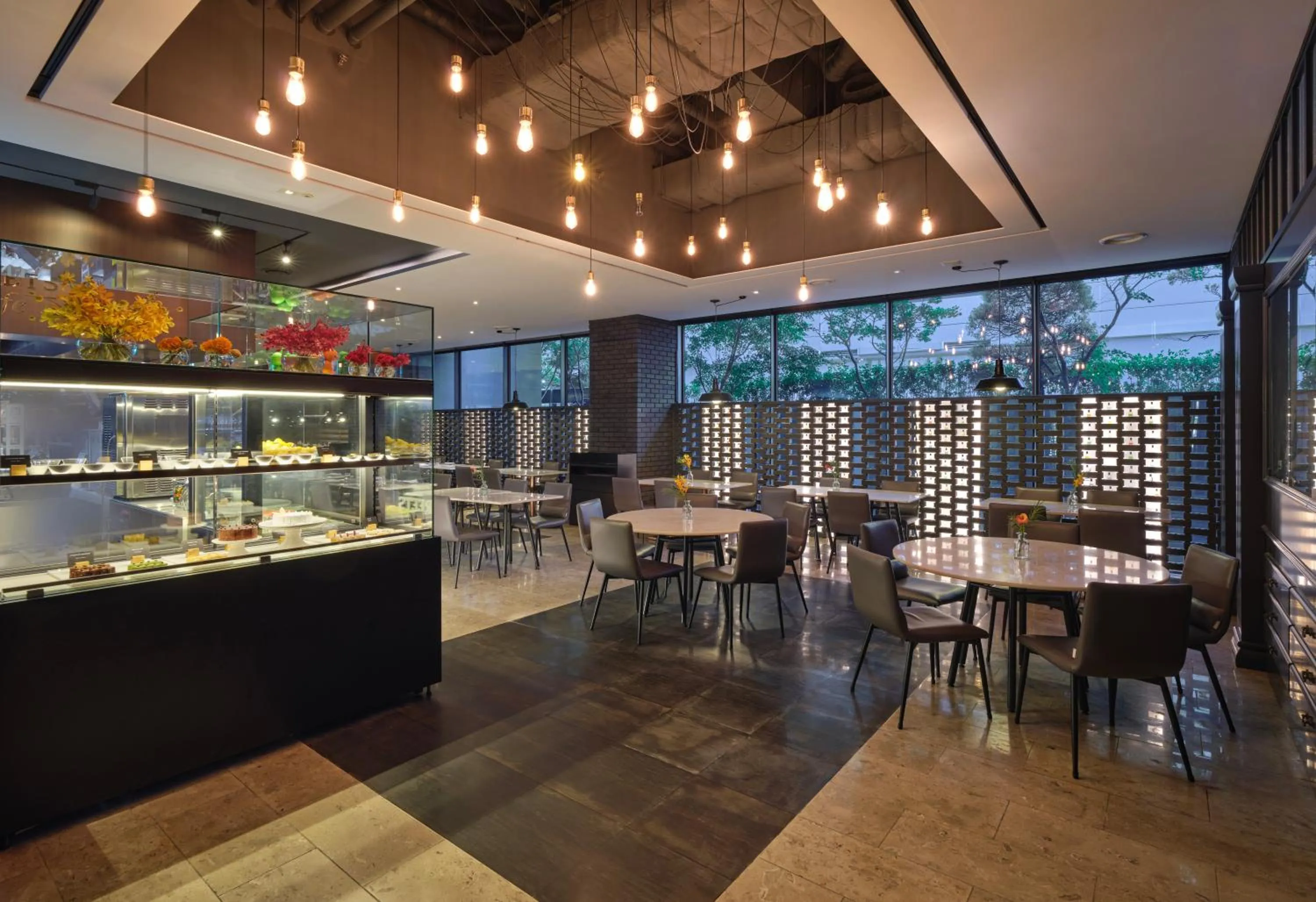 Restaurant/places to eat in GLAD Yeouido