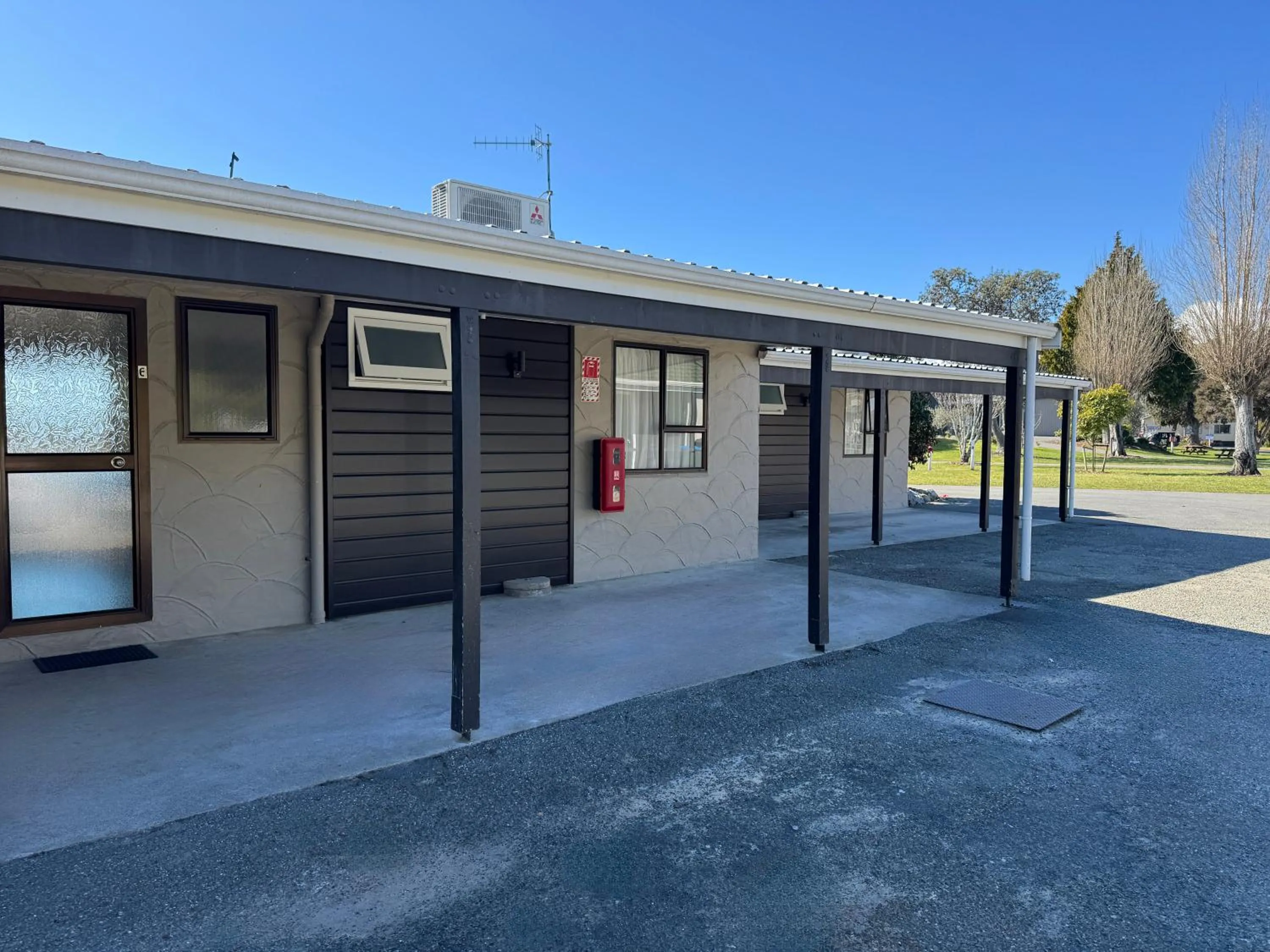 Parking in Tāhuna Beach Holiday Park
