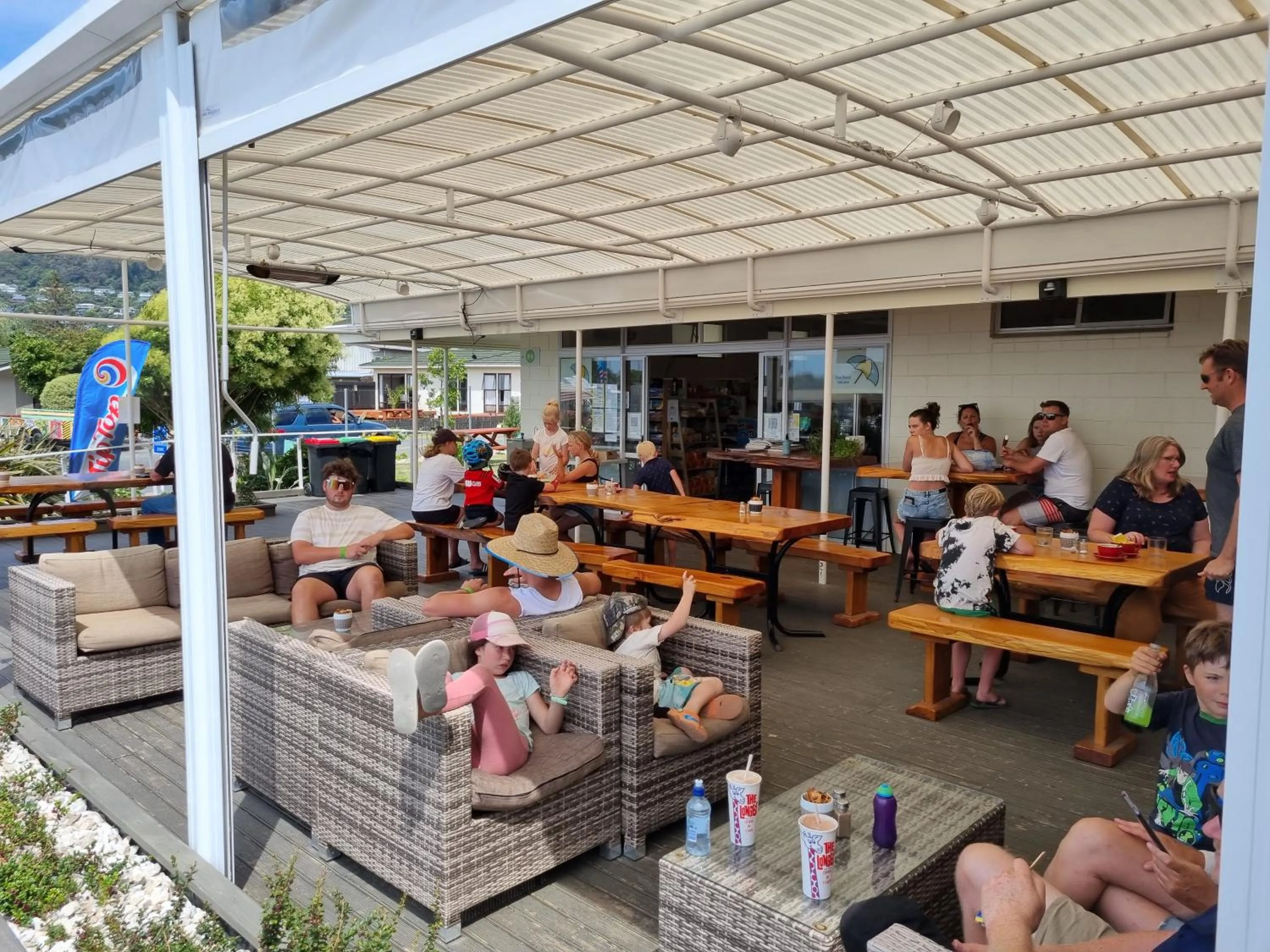Restaurant/places to eat in Tāhuna Beach Holiday Park