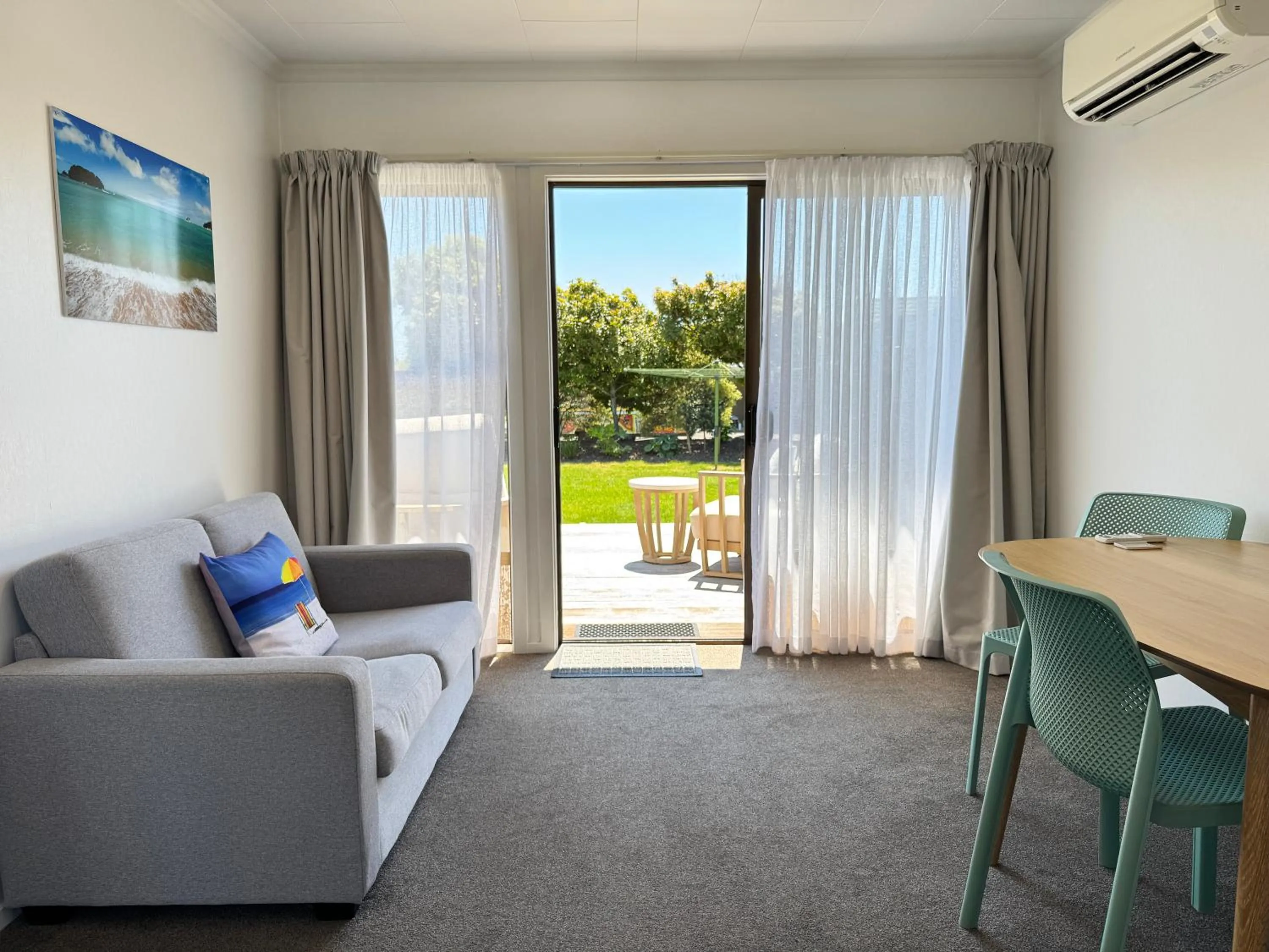 Classic One-Bedroom Motel Sleeps 2 in Tāhuna Beach Holiday Park