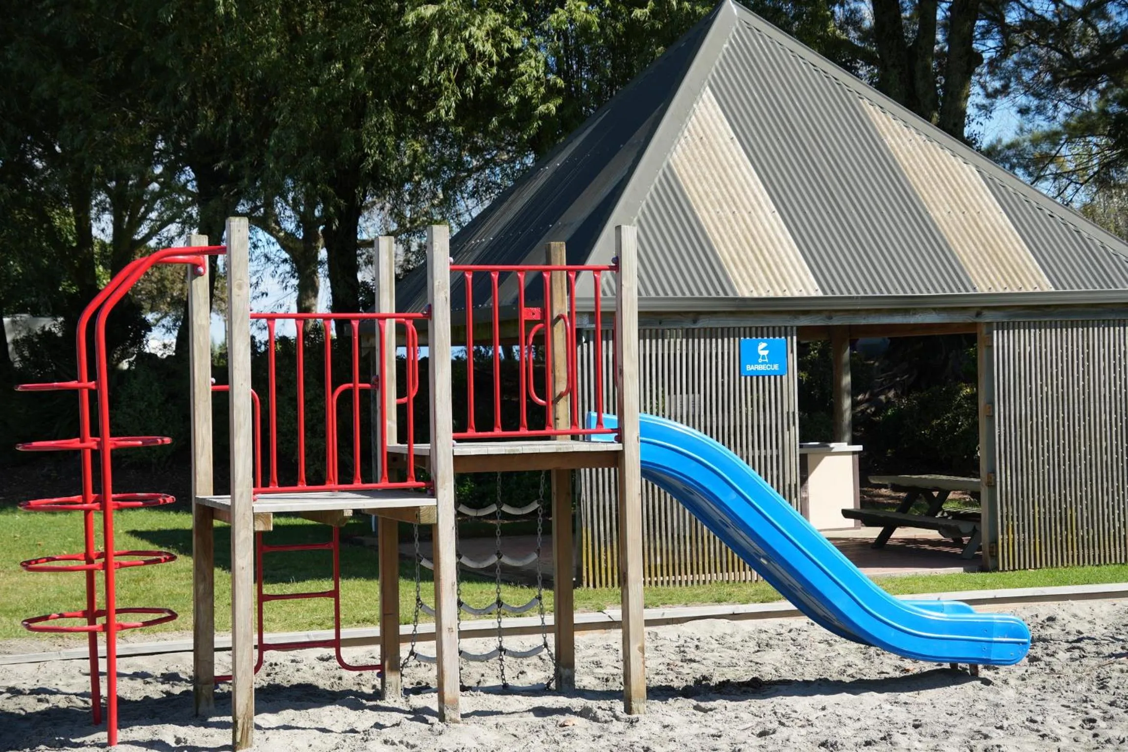 Children play ground in Tāhuna Beach Holiday Park