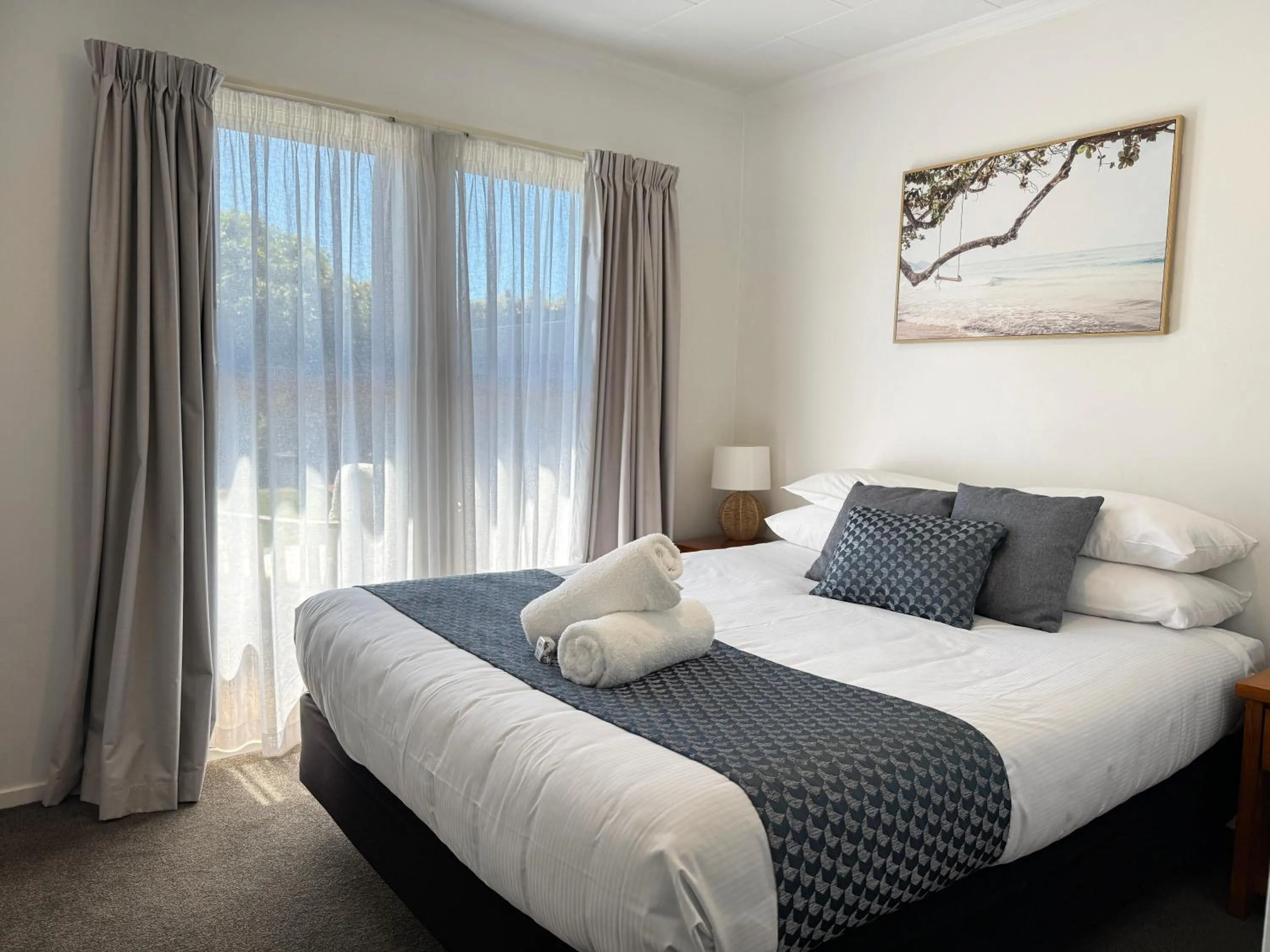 Bed in Tāhuna Beach Holiday Park