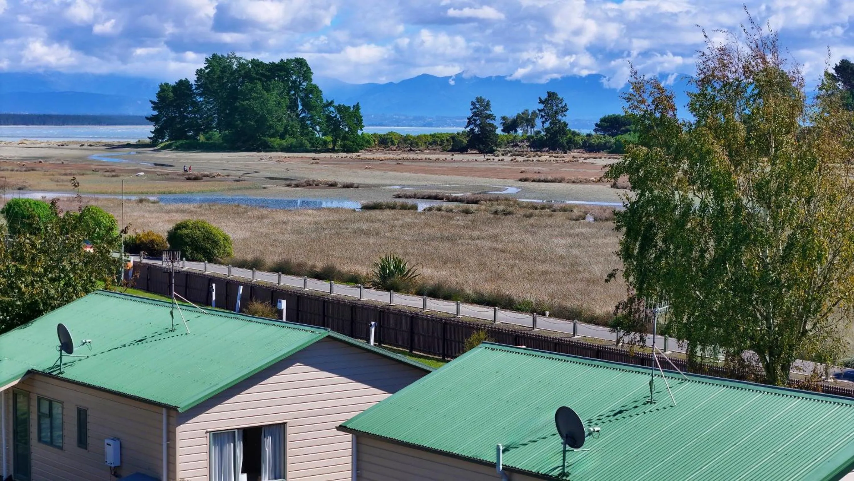 Property building in Tāhuna Beach Holiday Park