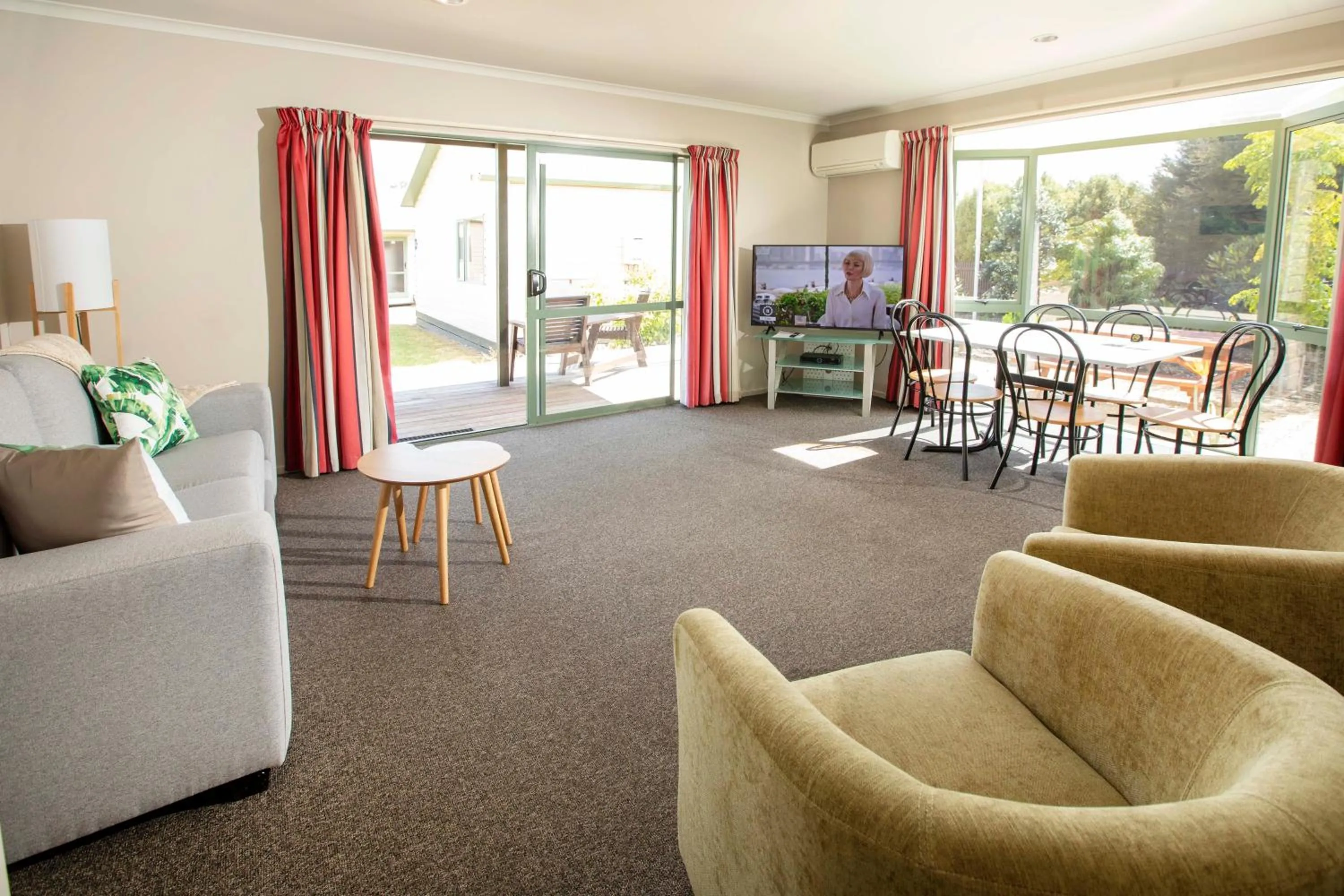 TV and multimedia in Tāhuna Beach Holiday Park