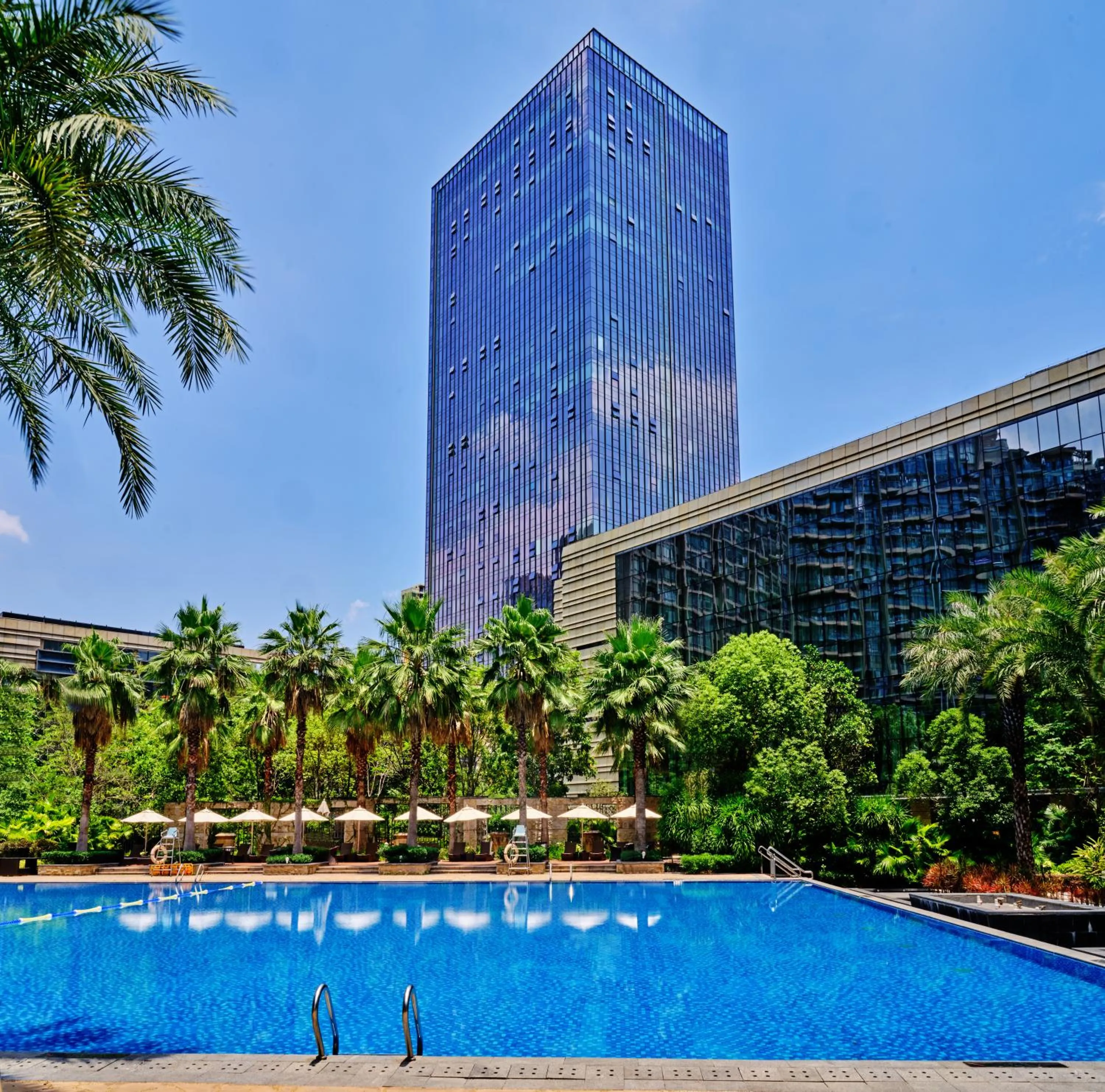 Swimming pool in DoubleTree by Hilton Heyuan