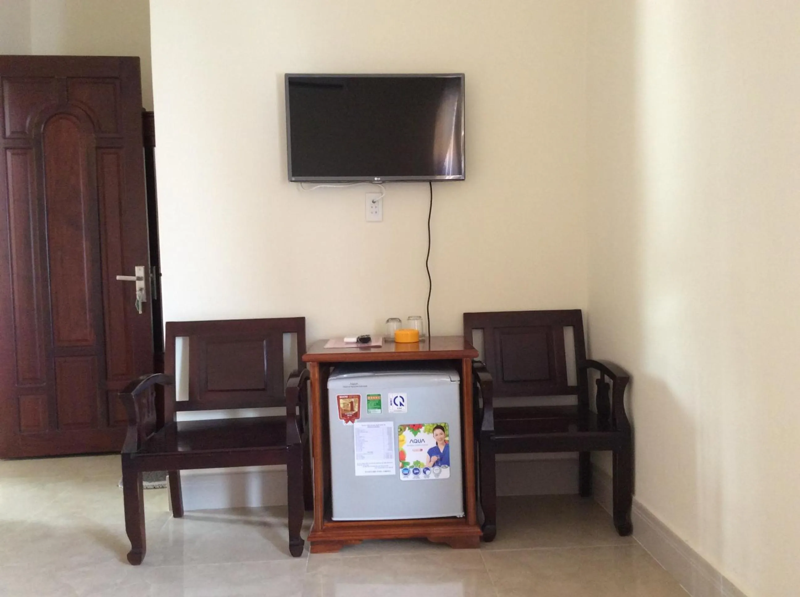 Photo of the whole room in Quốc Ân Motel